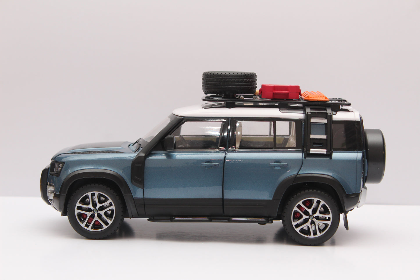 1:24 Defender High Quality Diecast -  Kunju Vandi  