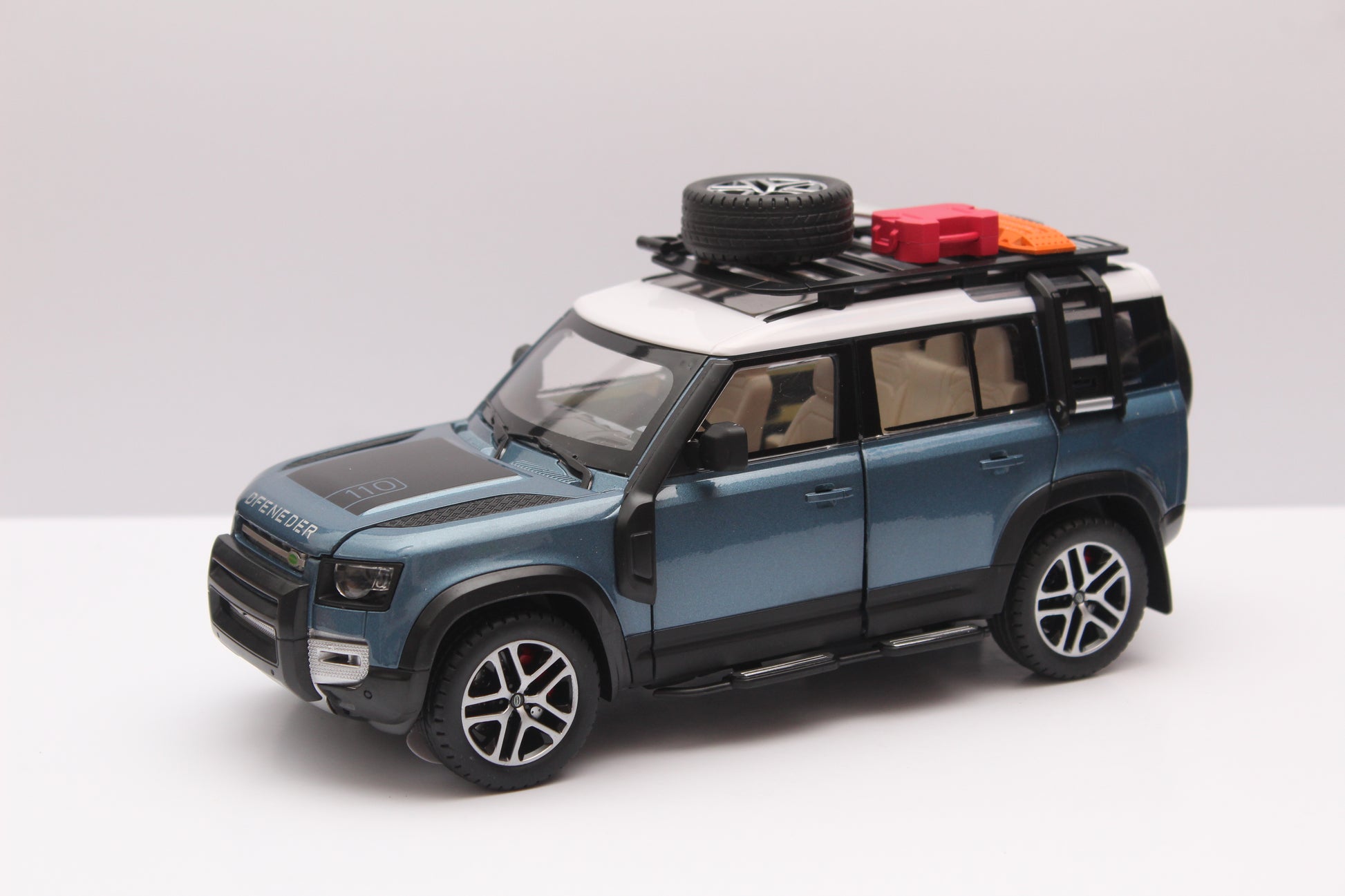 1:24 Defender High Quality Diecast -  Kunju Vandi  