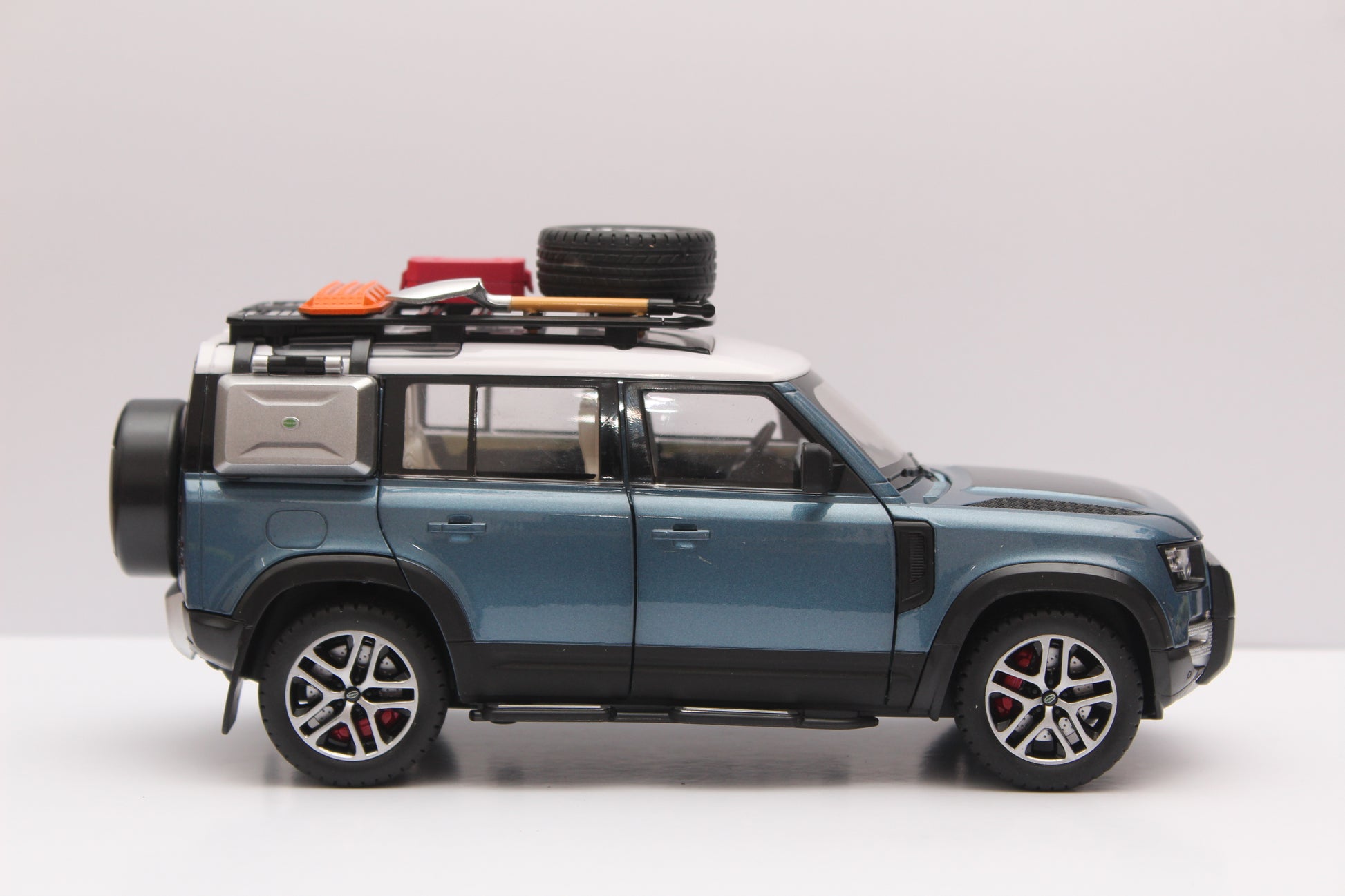 1:24 Defender High Quality Diecast -  Kunju Vandi  