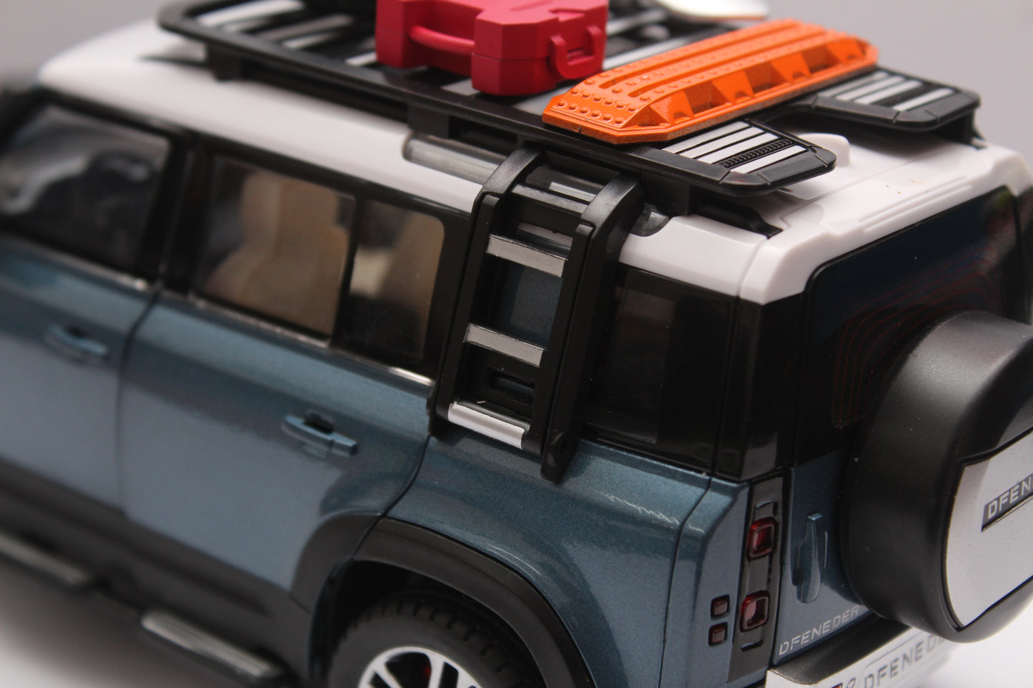 1:24 Defender High Quality Diecast -  Kunju Vandi  