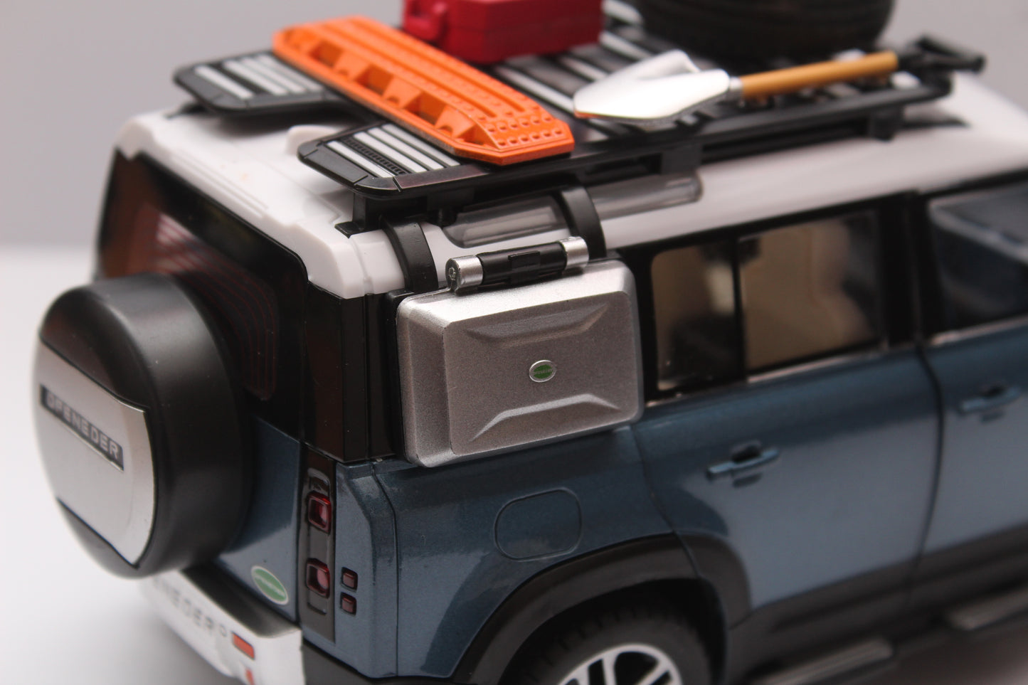 1:24 Defender High Quality Diecast -  Kunju Vandi  