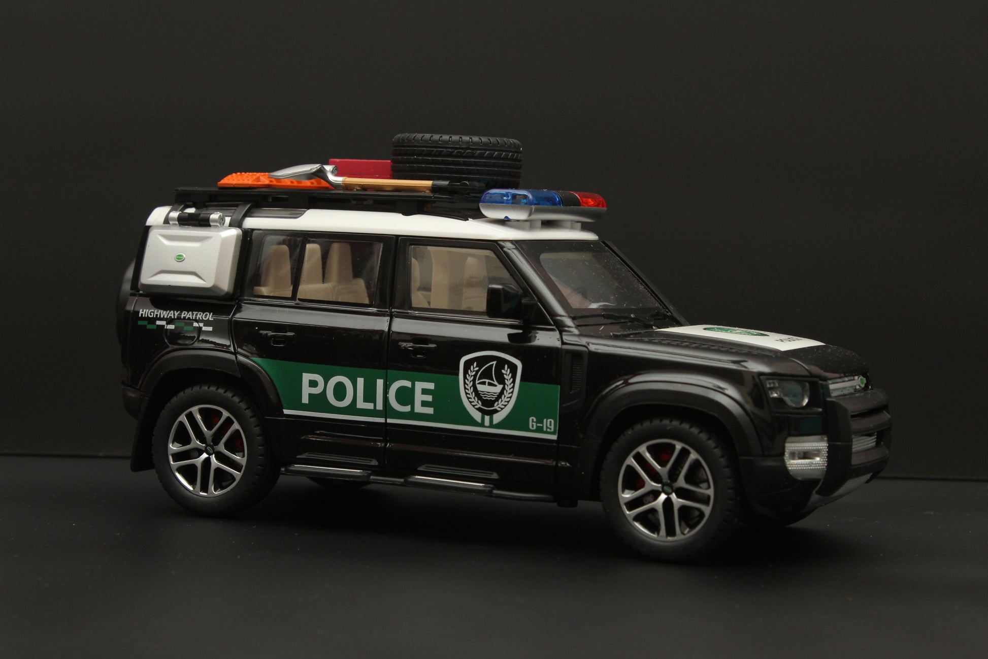 1:24 Defender ,Police Version, Premium Quality Diecast (Black) -  Kunju Vandi  
