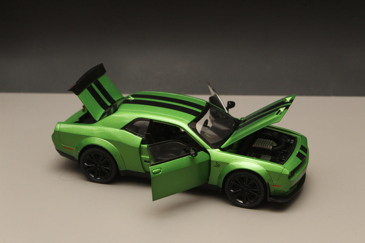 1:24  Dodge Challenger ,High Quality Diecast (Green) -  Kunju Vandi  
