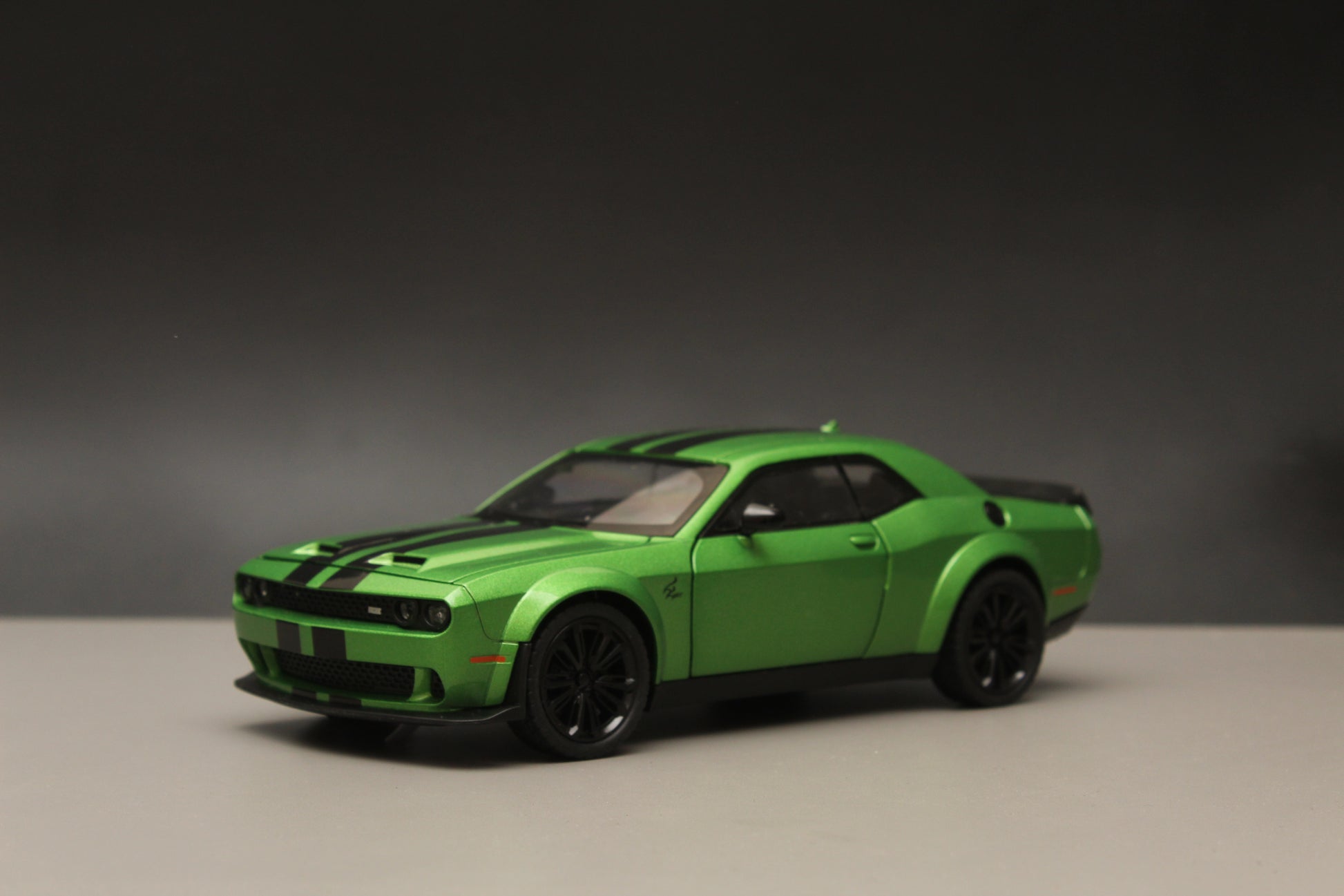 1:24  Dodge Challenger ,High Quality Diecast (Green) -  Kunju Vandi  