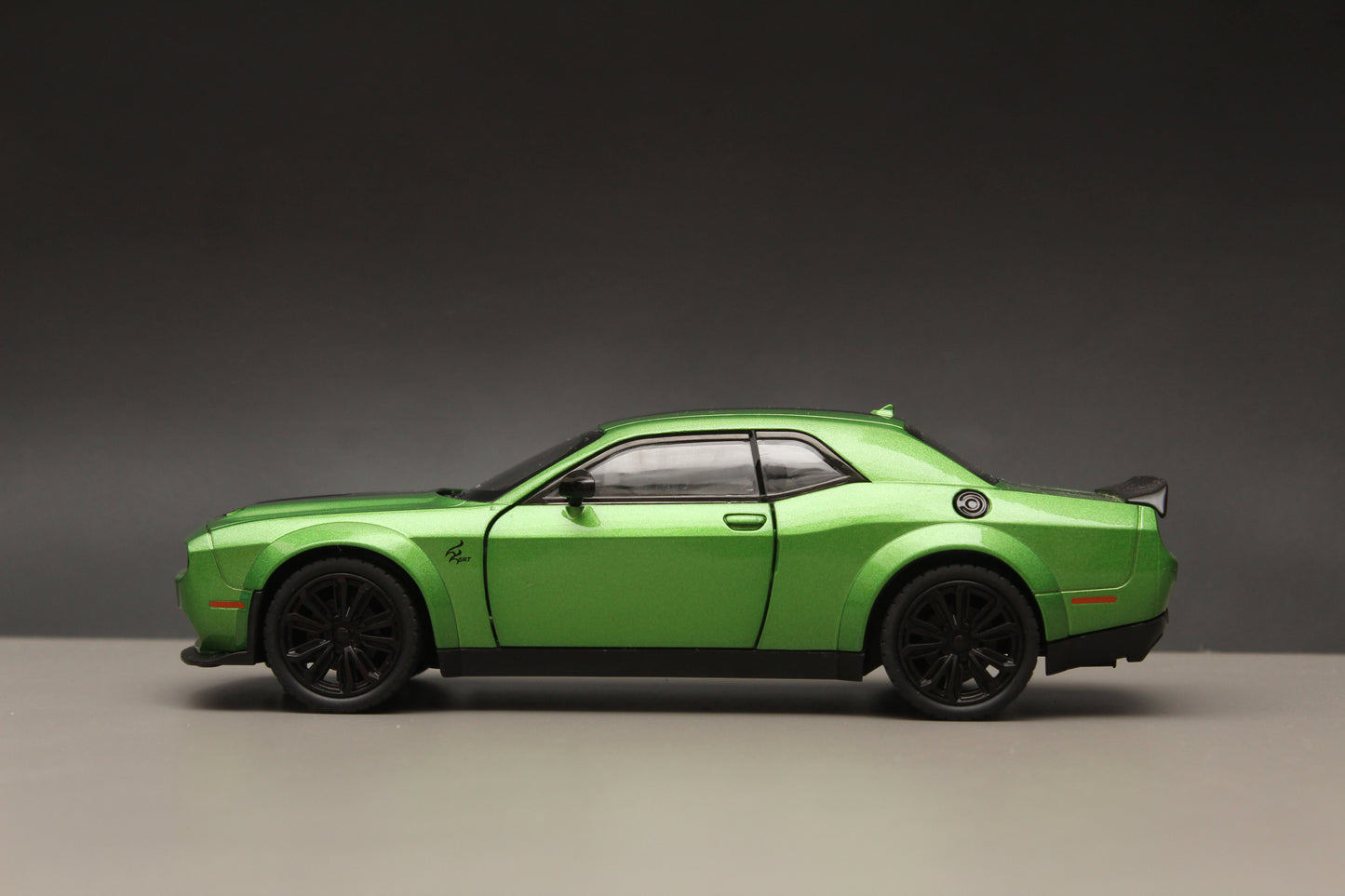 1:24  Dodge Challenger ,High Quality Diecast (Green) -  Kunju Vandi  