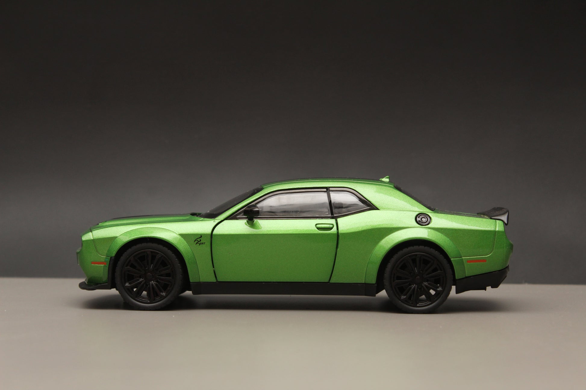 1:24  Dodge Challenger ,High Quality Diecast (Green) -  Kunju Vandi  