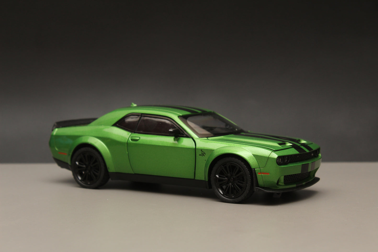 1:24  Dodge Challenger ,High Quality Diecast (Green) -  Kunju Vandi  