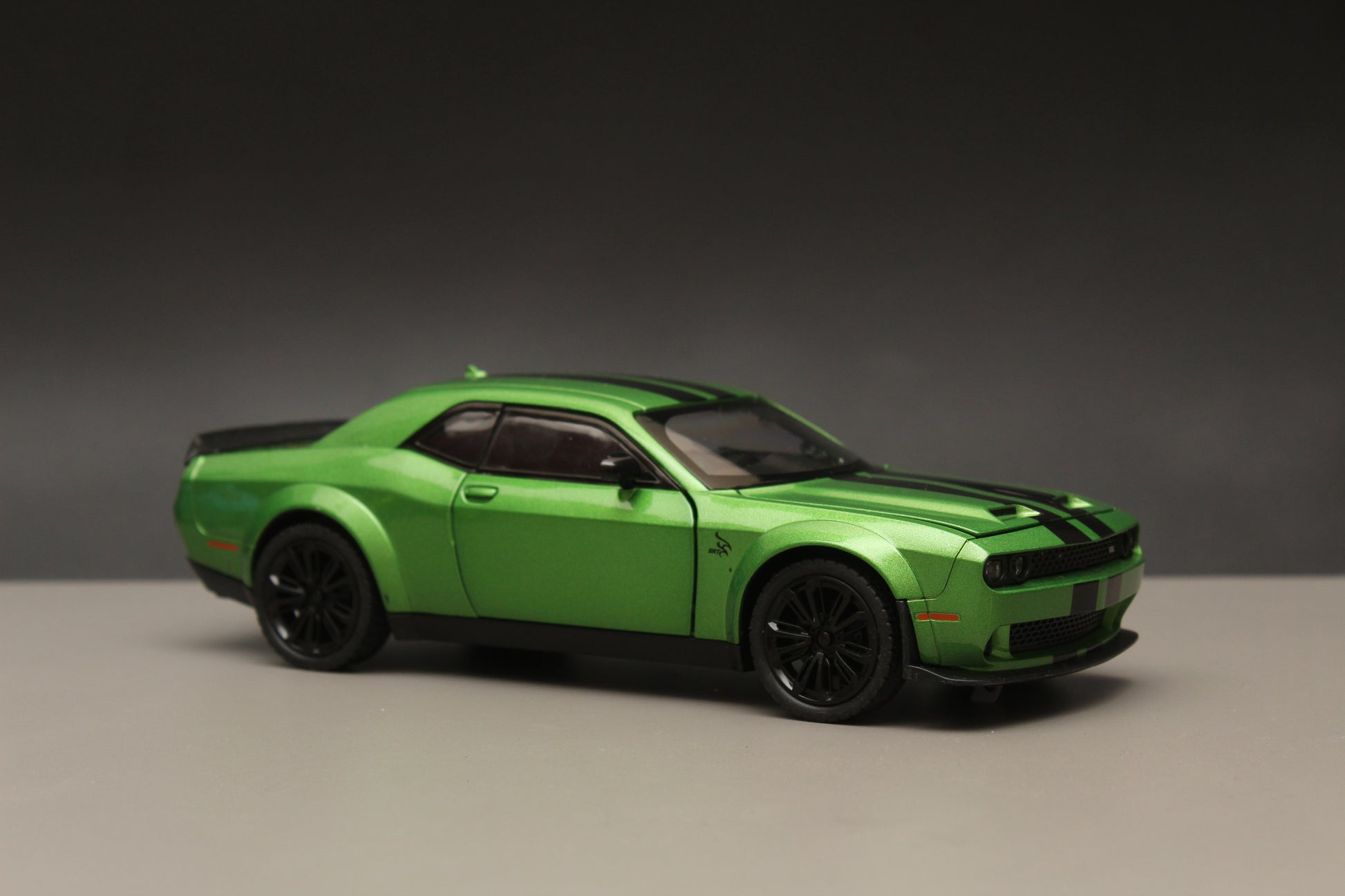 1:24  Dodge Challenger ,High Quality Diecast (Green) -  Kunju Vandi  
