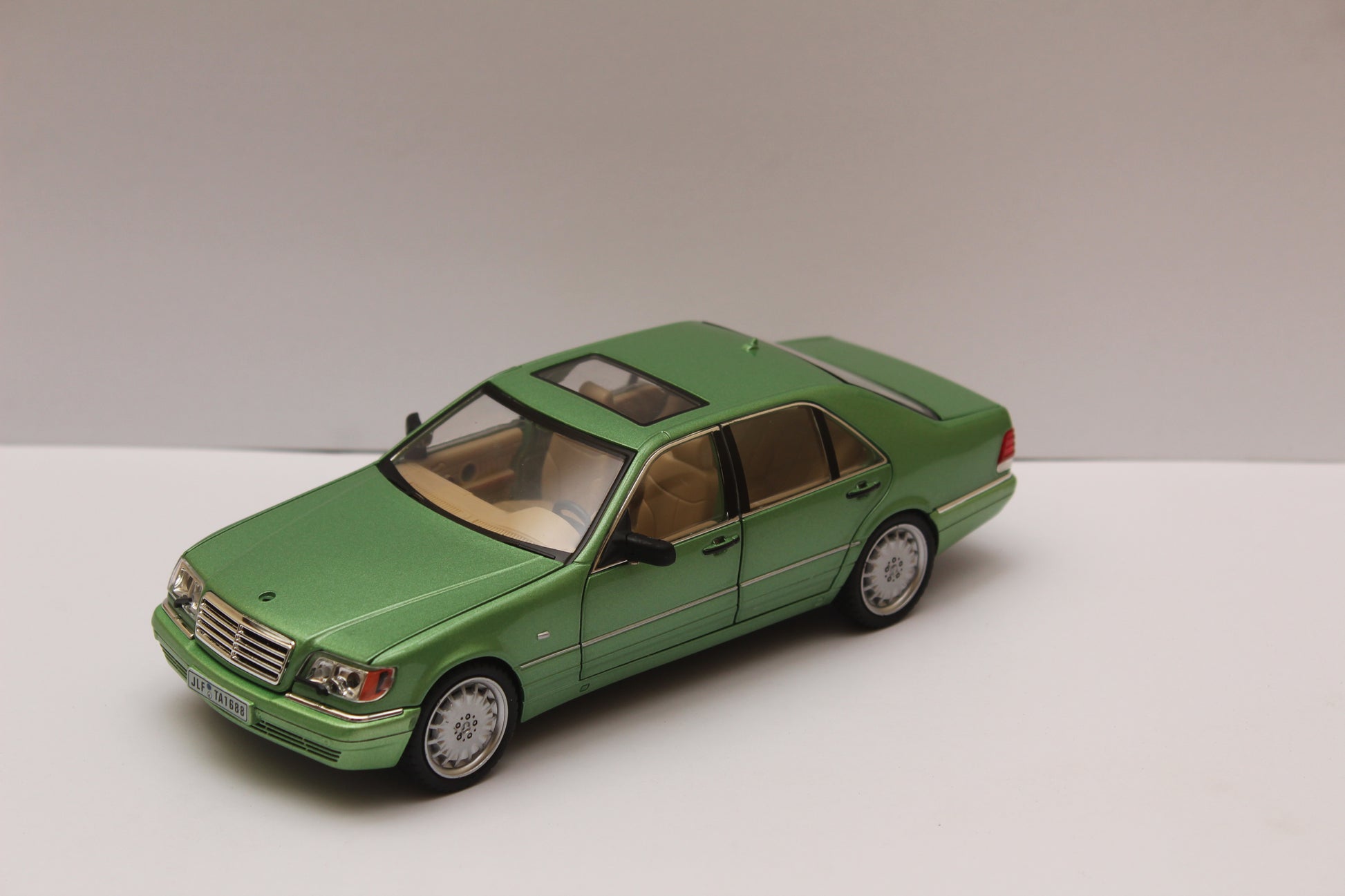 1:24 Mercedes-Benz S320 High Quality Diecast (Green) -  Kunju Vandi  