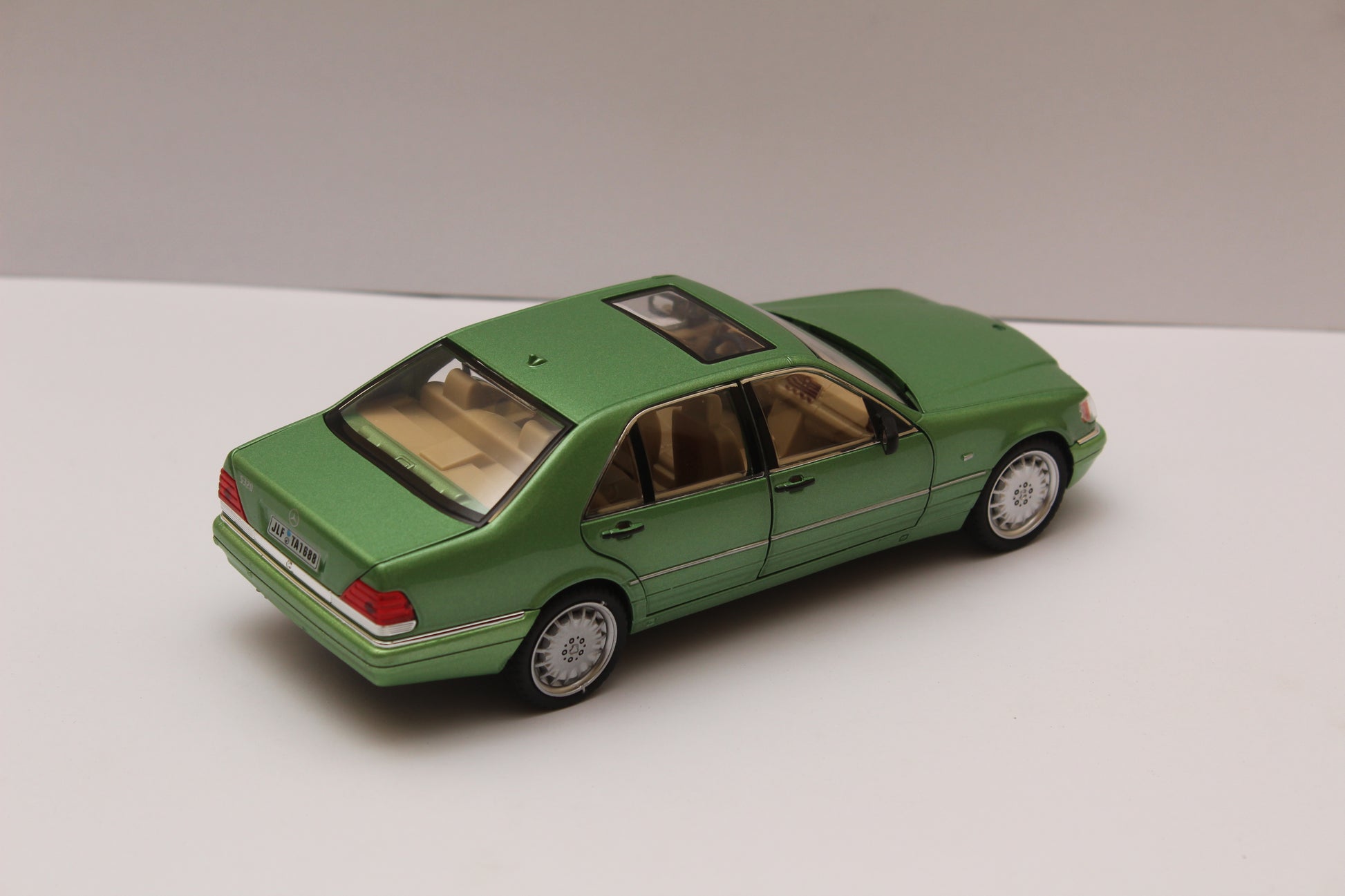 1:24 Mercedes-Benz S320 High Quality Diecast (Green) -  Kunju Vandi  