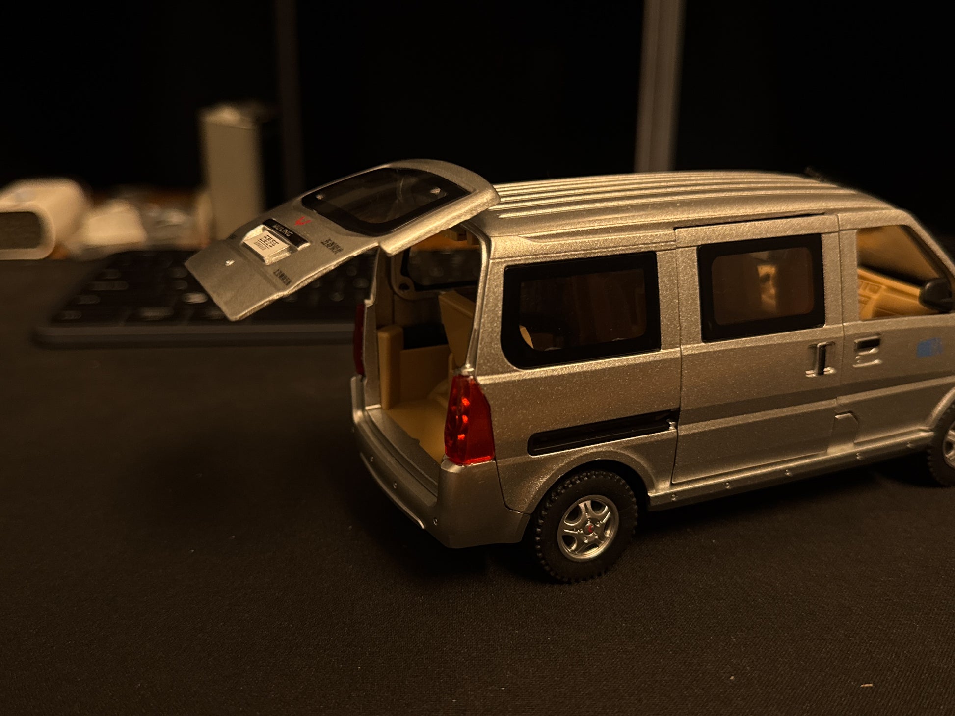 1:24 Wuling Classic Model Van STOCK CLEARING -  Kunju Vandi  