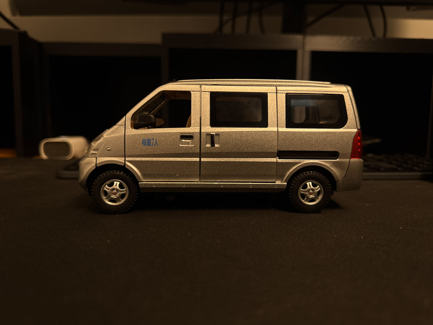 1:24 Wuling Classic Model Van STOCK CLEARING -  Kunju Vandi  