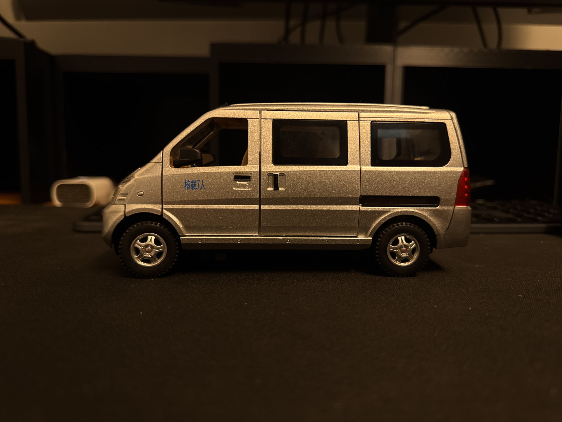 1:24 Wuling Classic Model Van STOCK CLEARING -  Kunju Vandi  