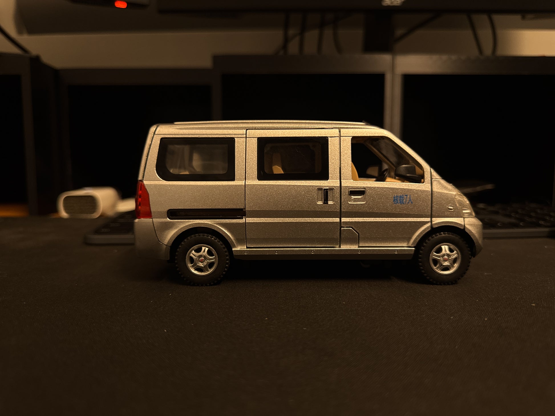 1:24 Wuling Classic Model Van STOCK CLEARING -  Kunju Vandi  