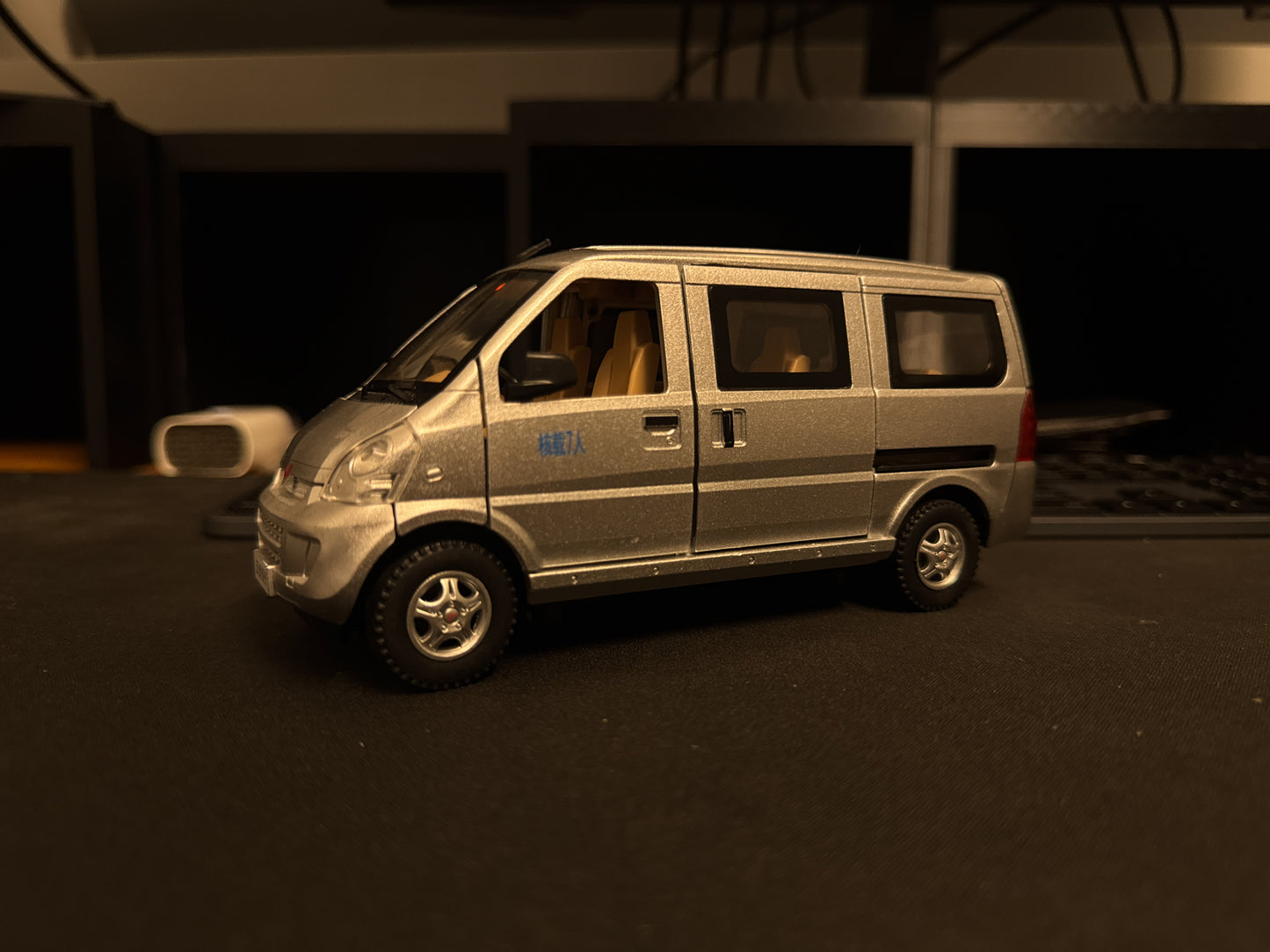 1:24 Wuling Classic Model Van STOCK CLEARING -  Kunju Vandi  