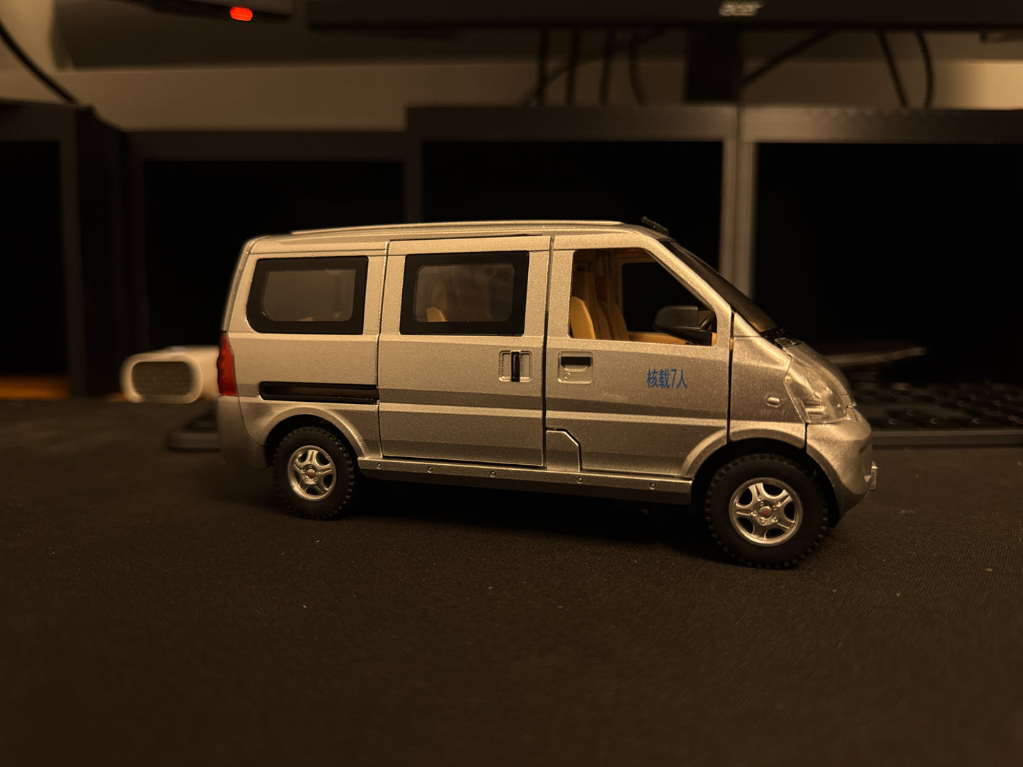 1:24 Wuling Classic Model Van STOCK CLEARING -  Kunju Vandi  