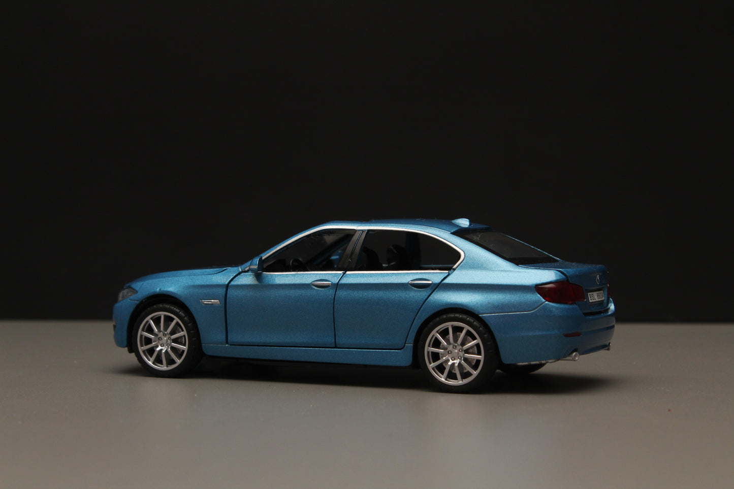1:32 Bmw Blue Diecast -  Kunju Vandi  