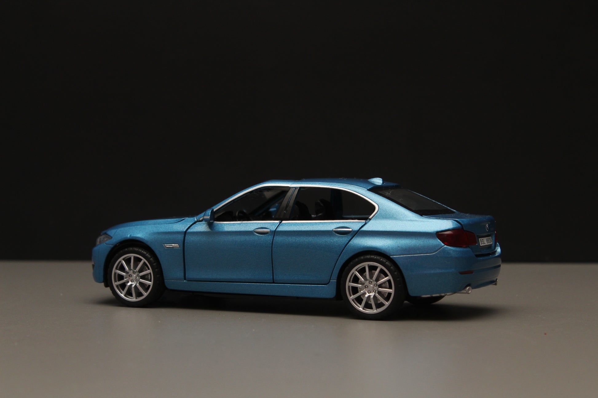 1:32 Bmw Blue Diecast -  Kunju Vandi  