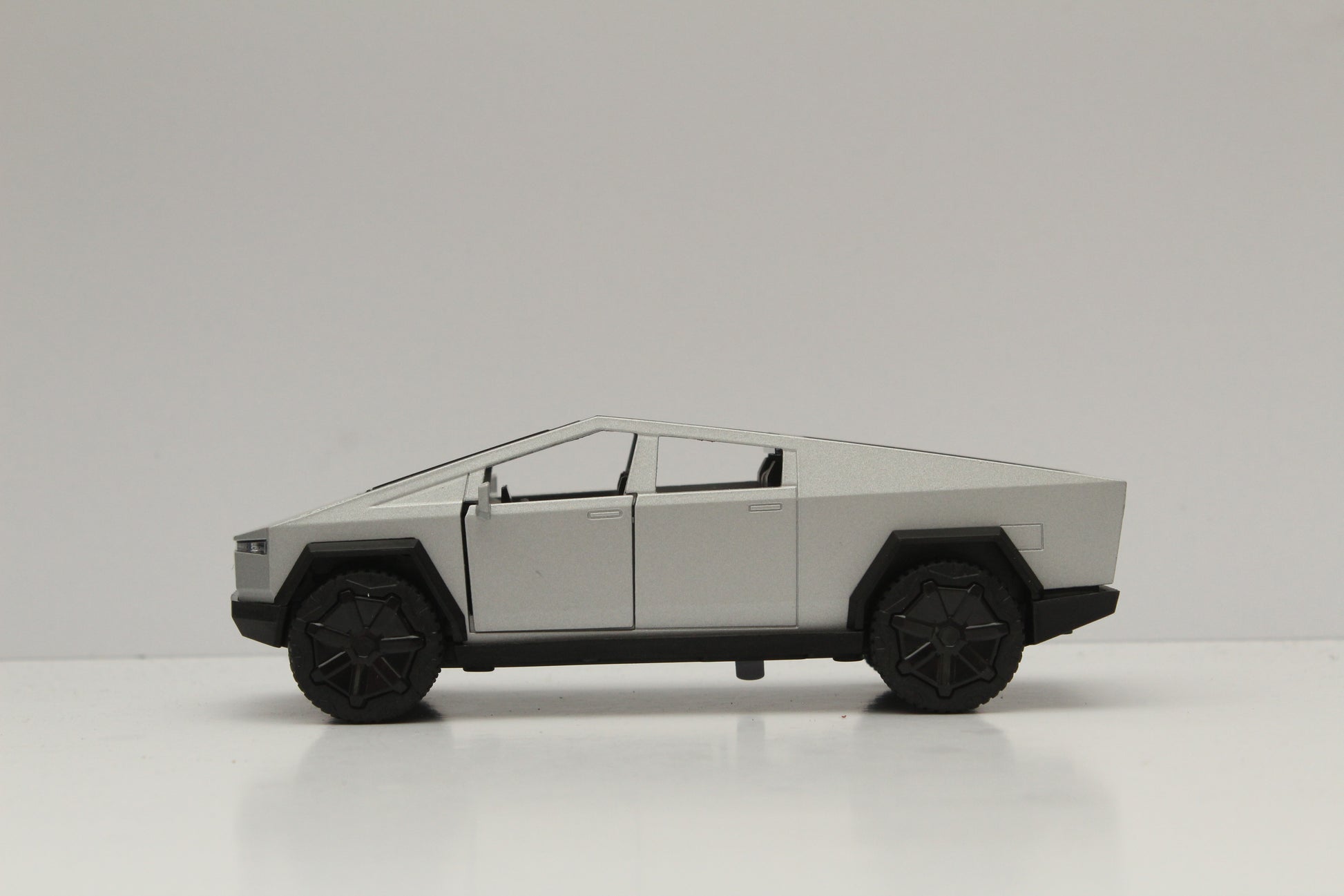 1:32 Cyber Truck Diecast Car Silver -  Kunju Vandi  