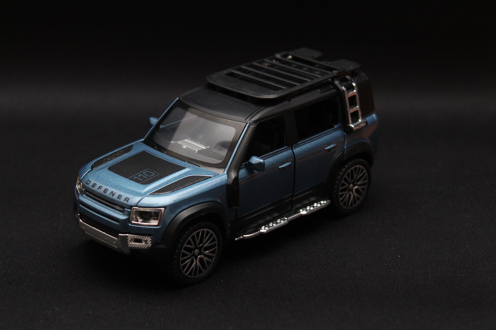 1:32 Defender Blue Diecast -  Kunju Vandi  