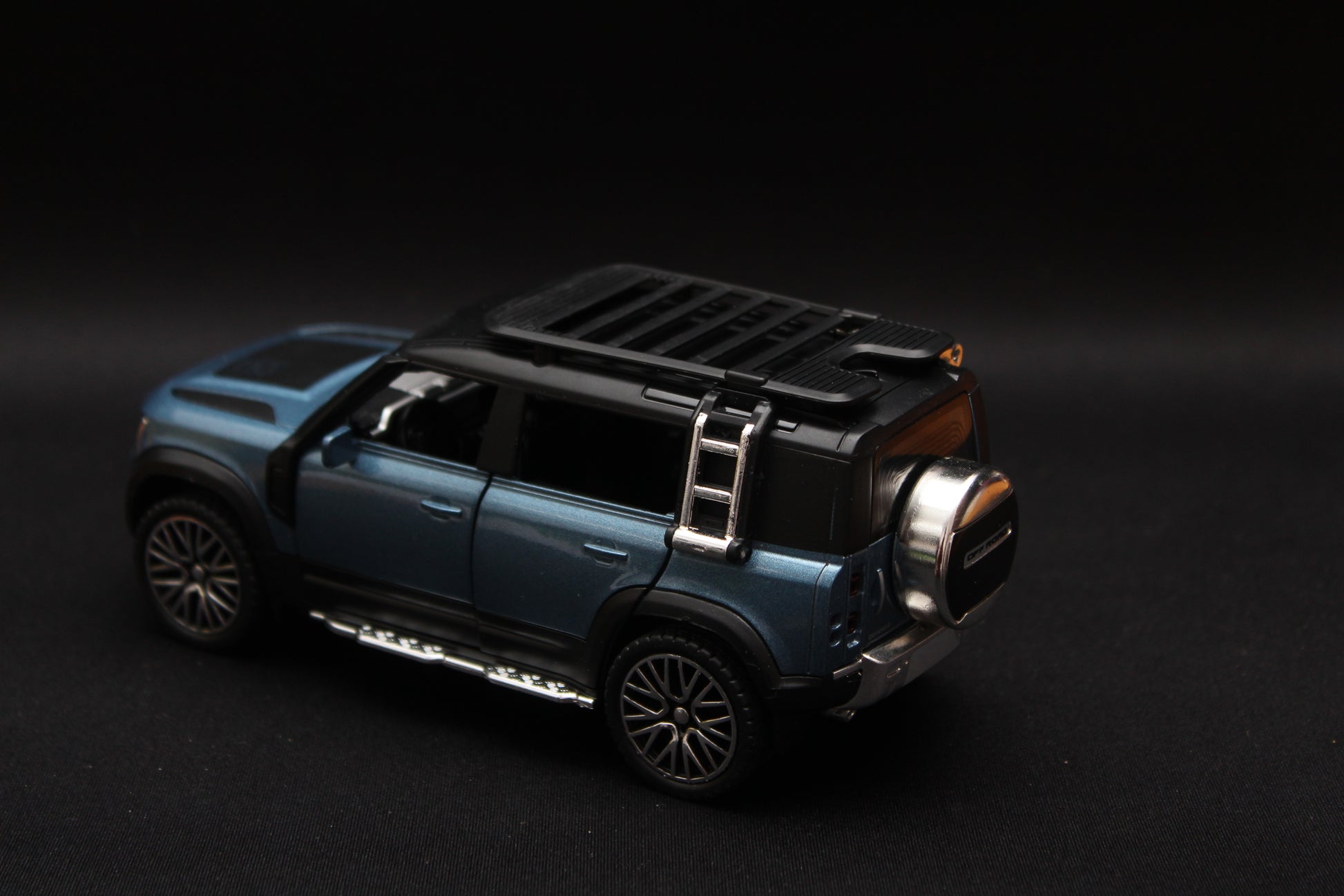1:32 Defender Blue Diecast -  Kunju Vandi  