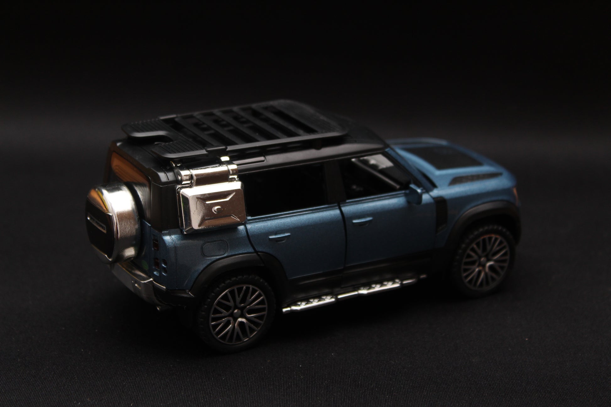 1:32 Defender Blue Diecast -  Kunju Vandi  