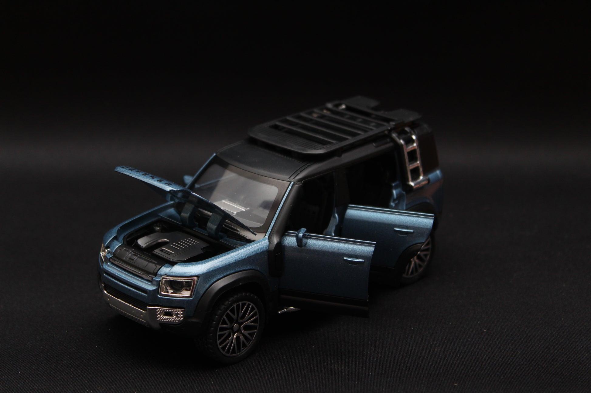 1:32 Defender Blue Diecast -  Kunju Vandi  