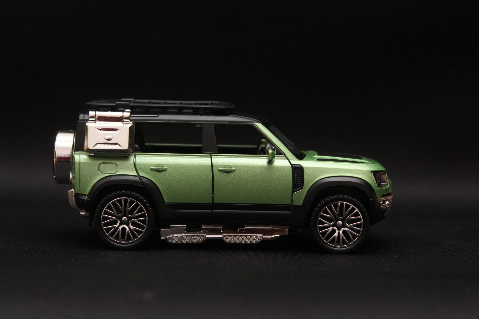 1:32 Defender Green Diecast -  Kunju Vandi  