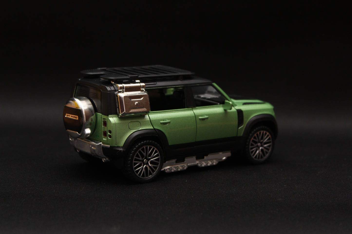 1:32 Defender Green Diecast -  Kunju Vandi  
