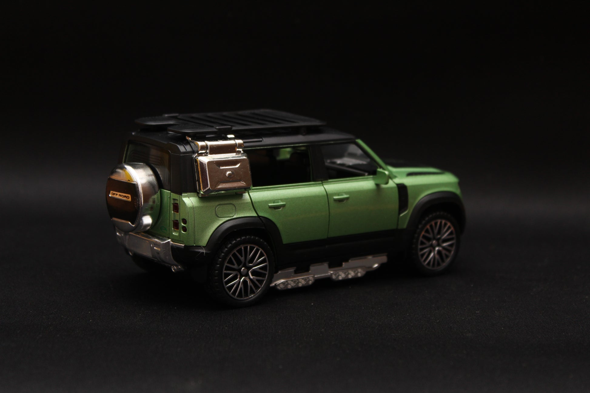 1:32 Defender Green Diecast -  Kunju Vandi  