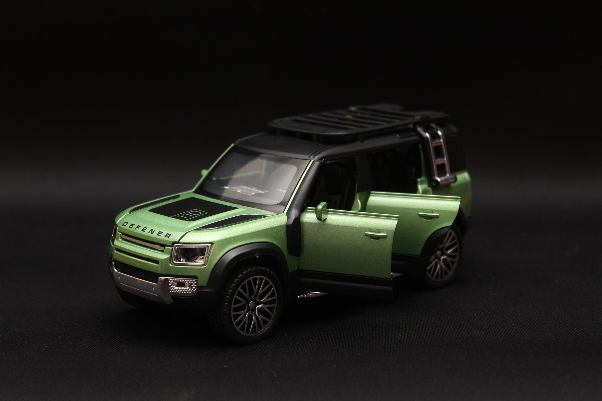 1:32 Defender Green Diecast -  Kunju Vandi  
