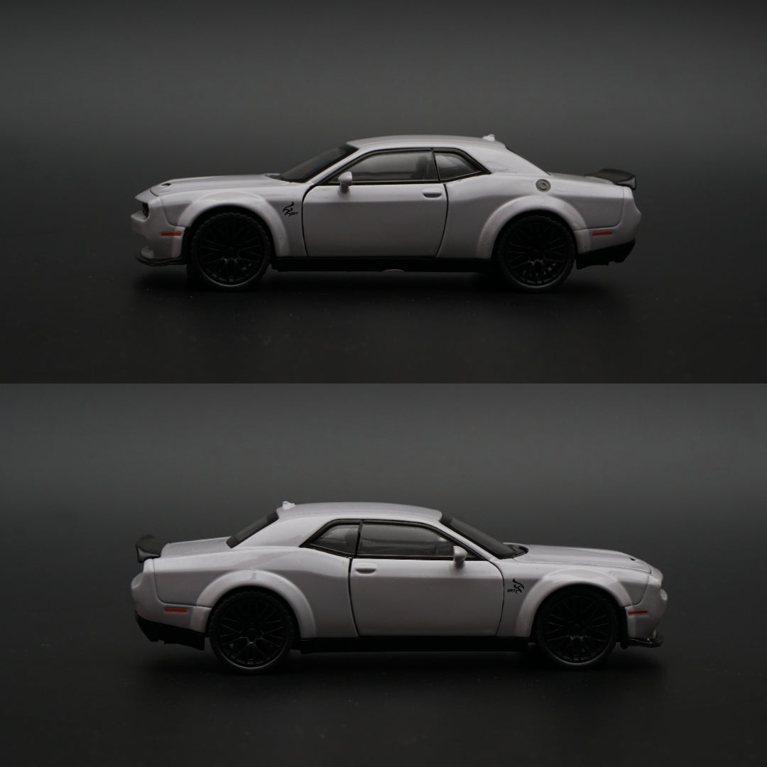 1:32 Dodge Challenger with Lights , Grey -  Kunju Vandi  