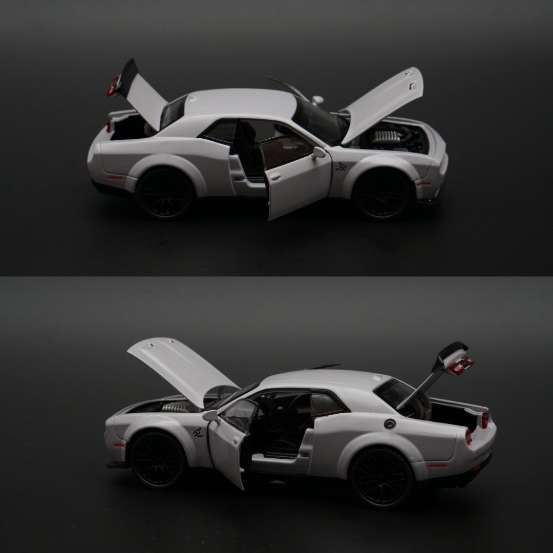 1:32 Dodge Challenger with Lights , Grey -  Kunju Vandi  