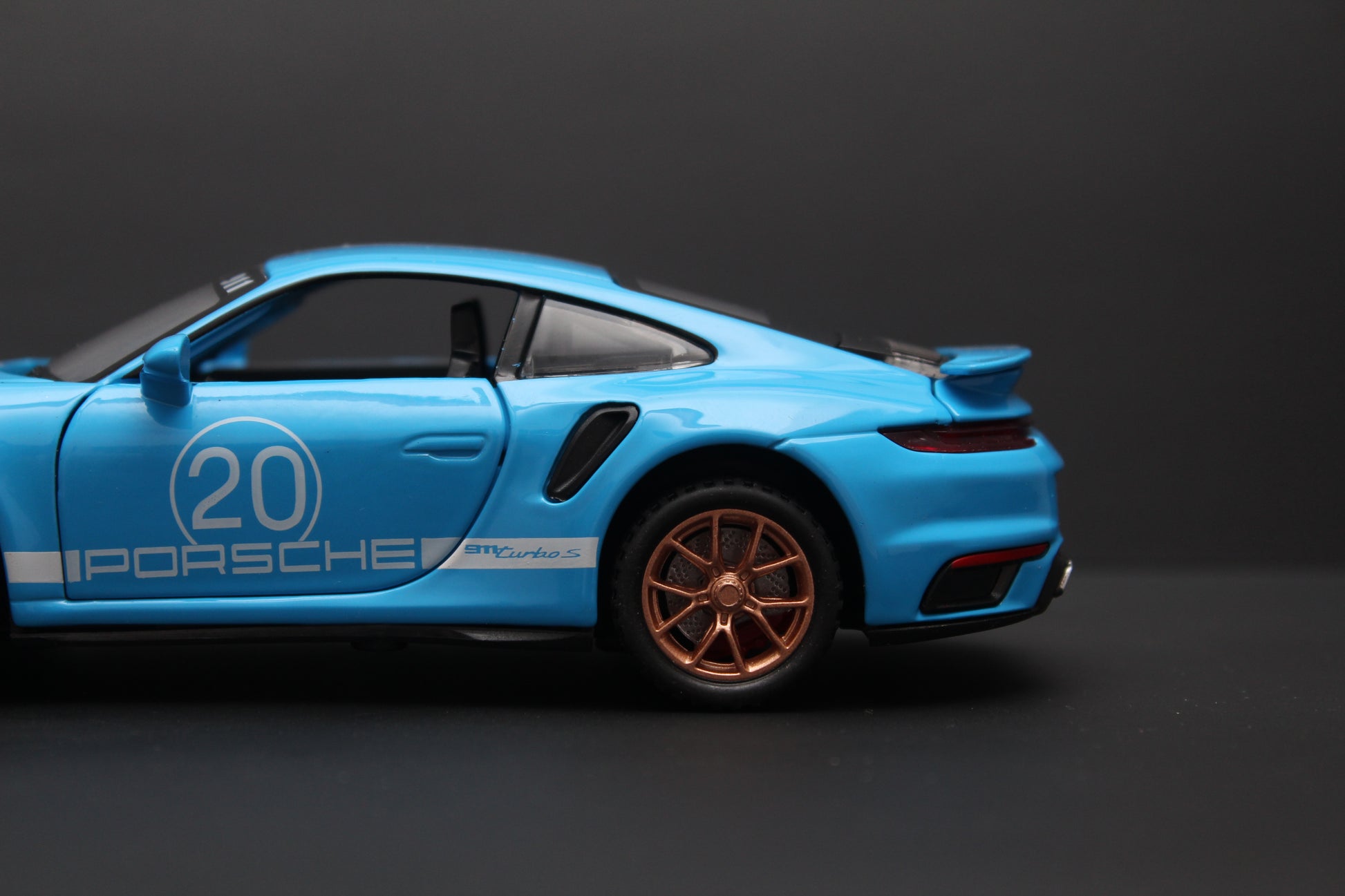 1:32 Porsche 911 turbo Diecast (blue) -  Kunju Vandi  