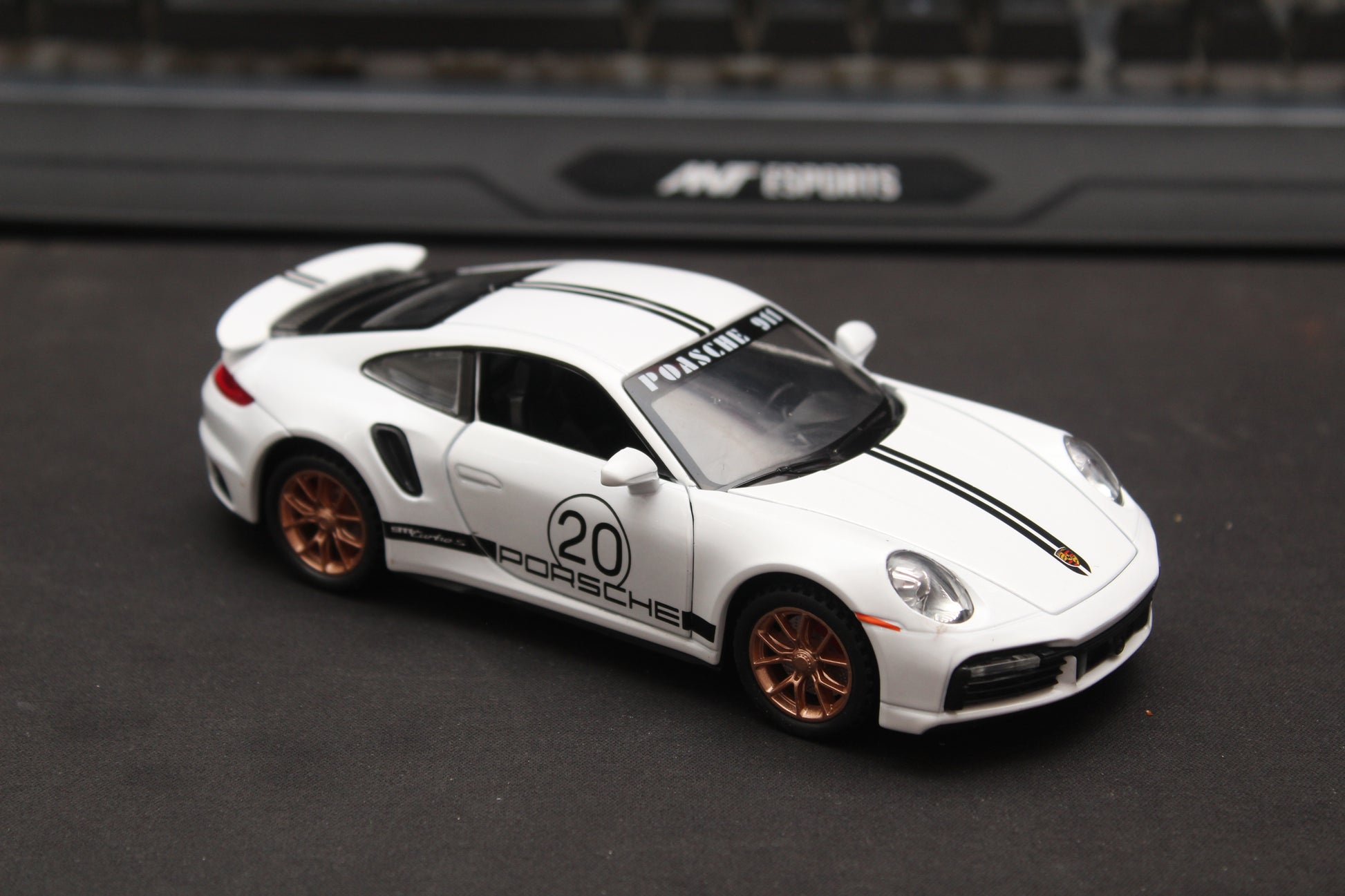 1:32 Porsche 911 turbo Diecast (white) -  Kunju Vandi  