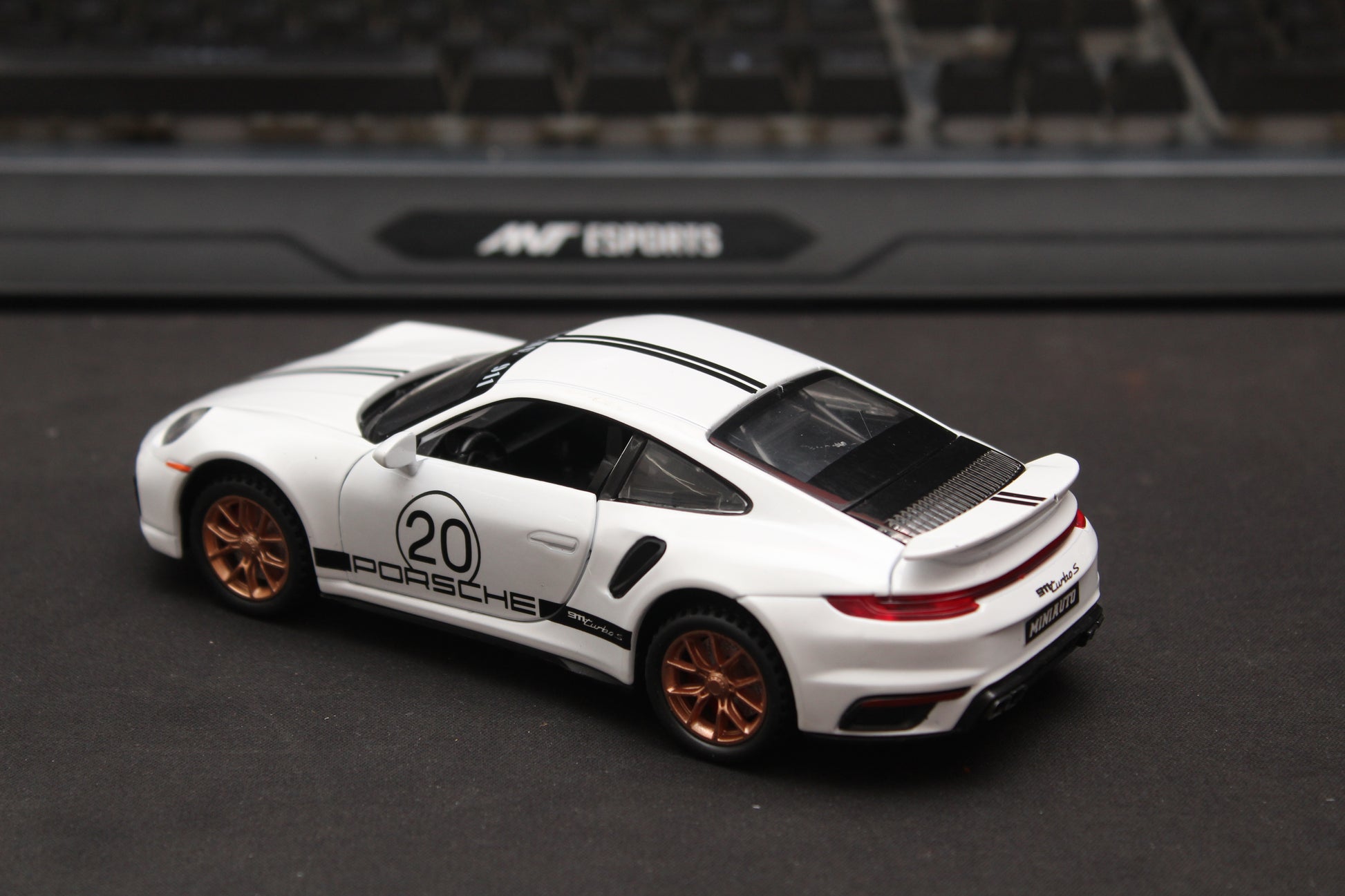 1:32 Porsche 911 turbo Diecast (white) -  Kunju Vandi  