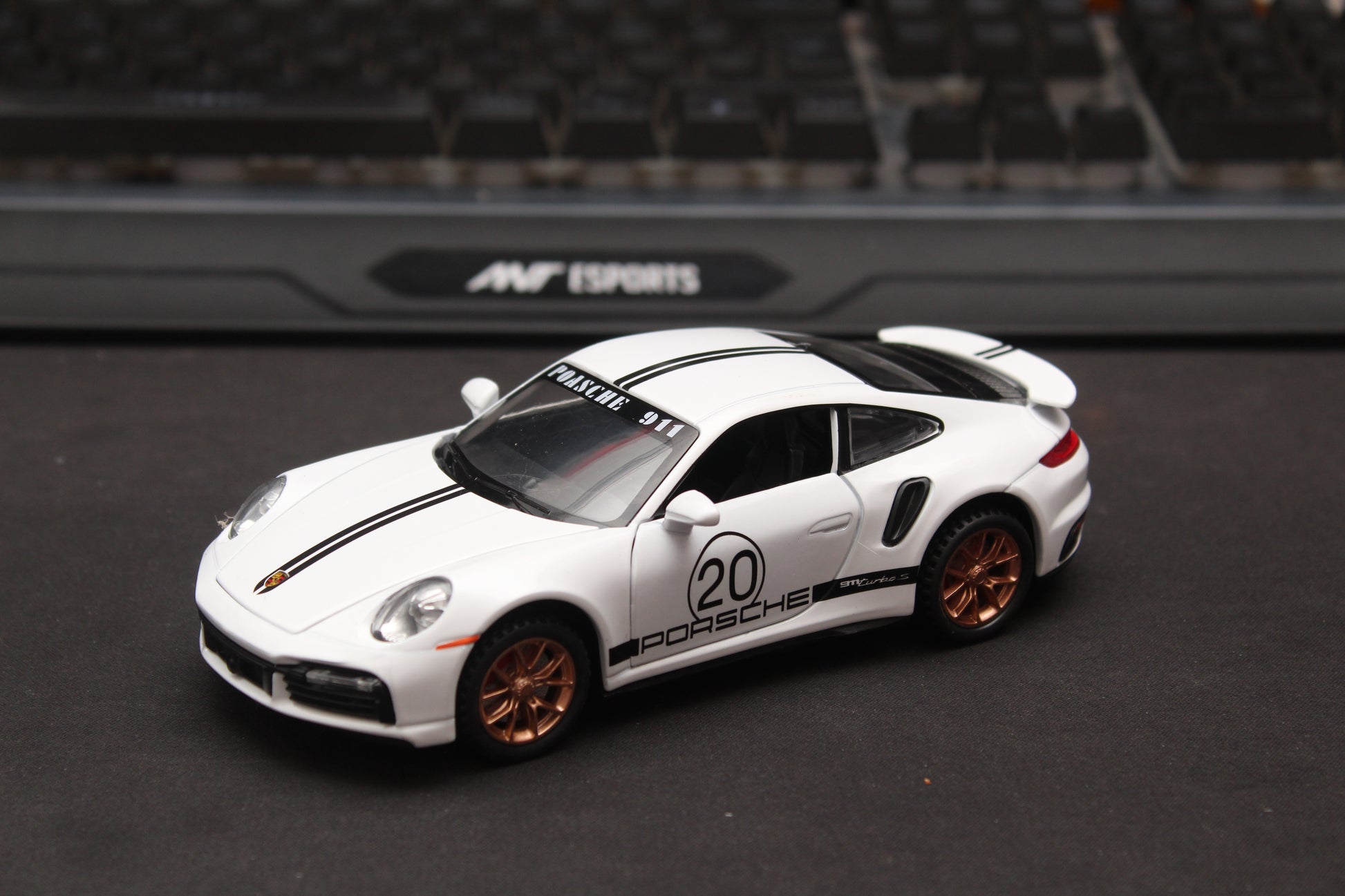 1:32 Porsche 911 turbo Diecast (white) -  Kunju Vandi  
