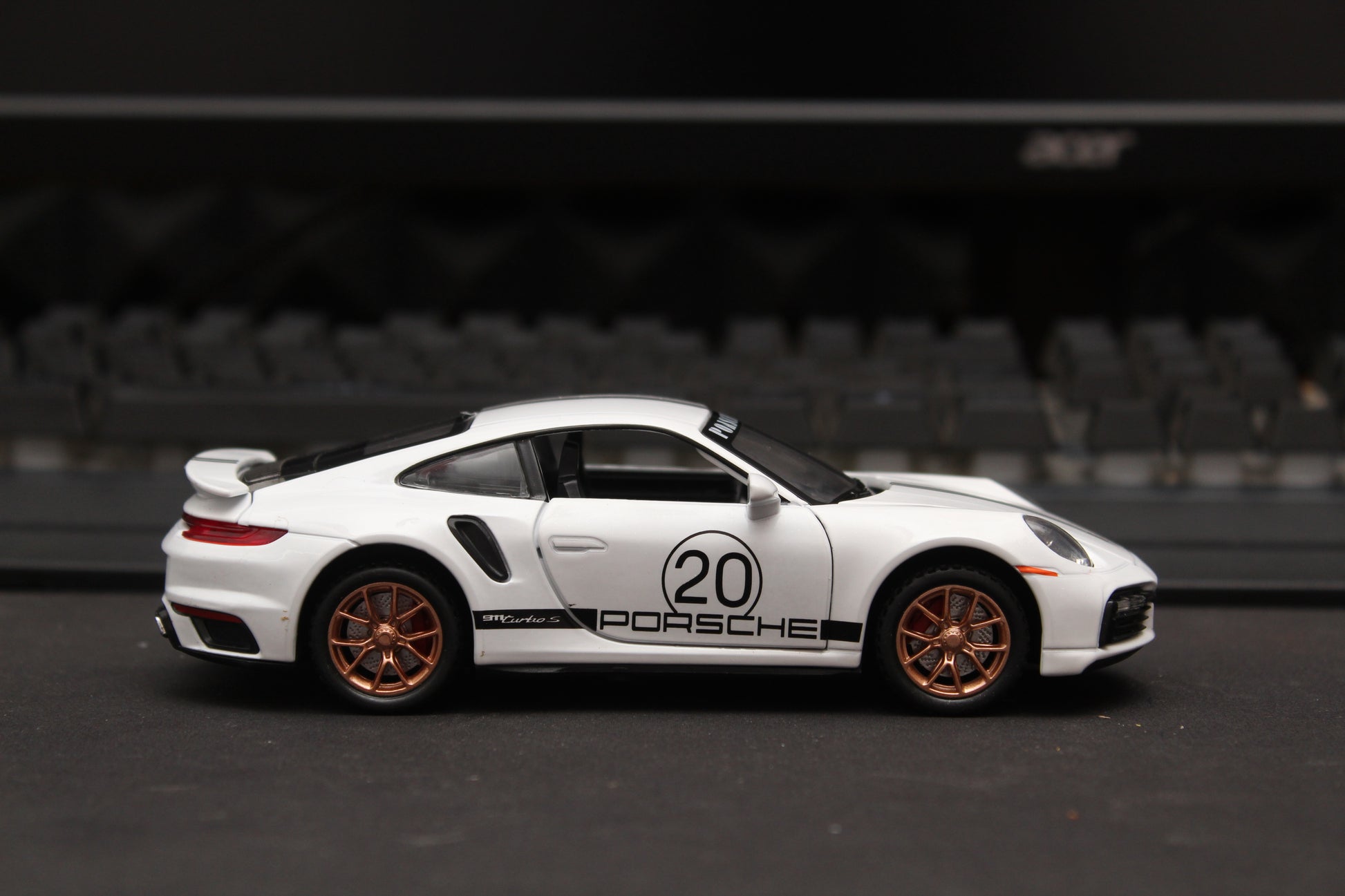 1:32 Porsche 911 turbo Diecast (white) -  Kunju Vandi  