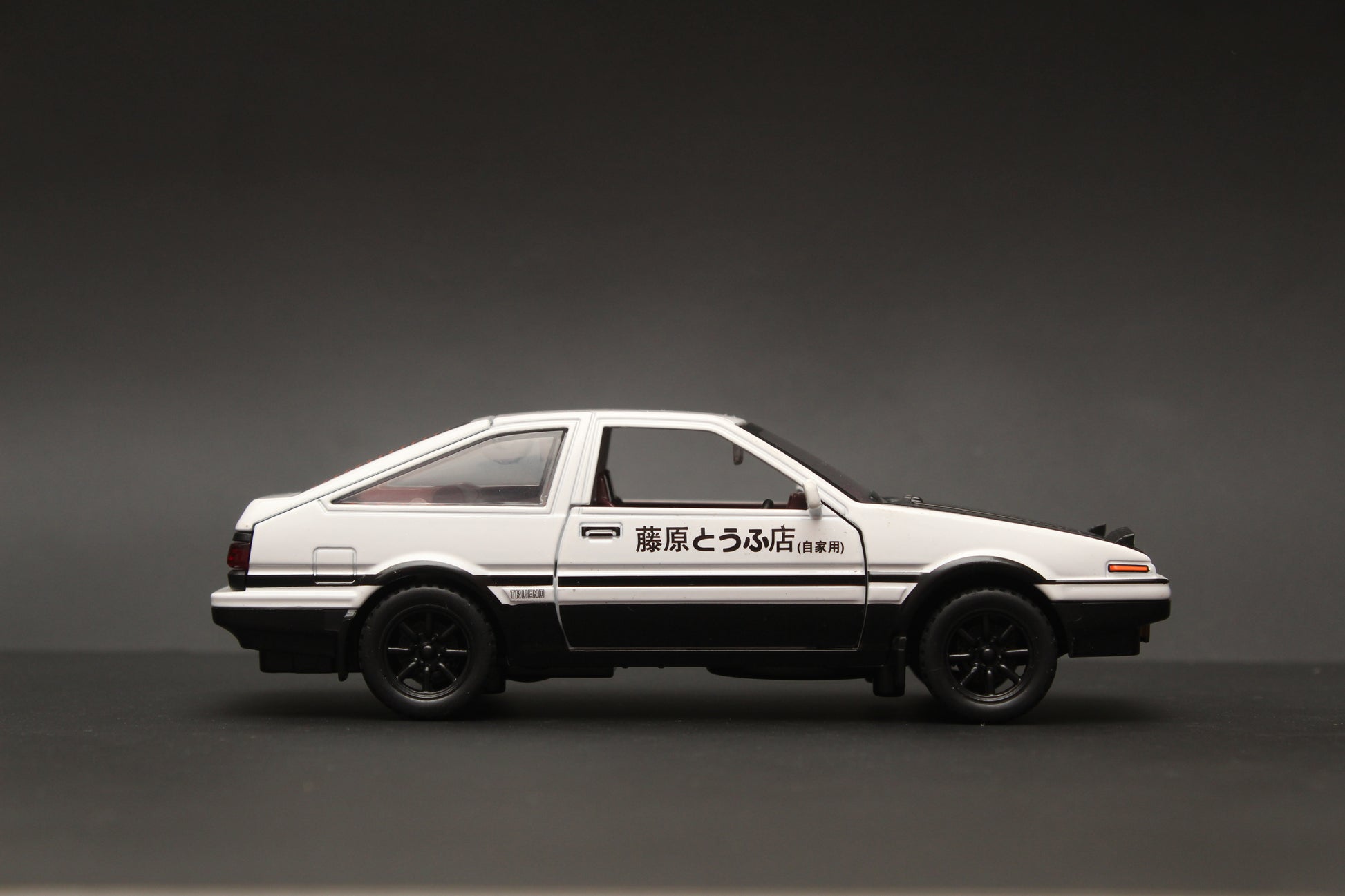 1:32 Toyota Trueno AE86 Diecast (White/black) -  Kunju Vandi  