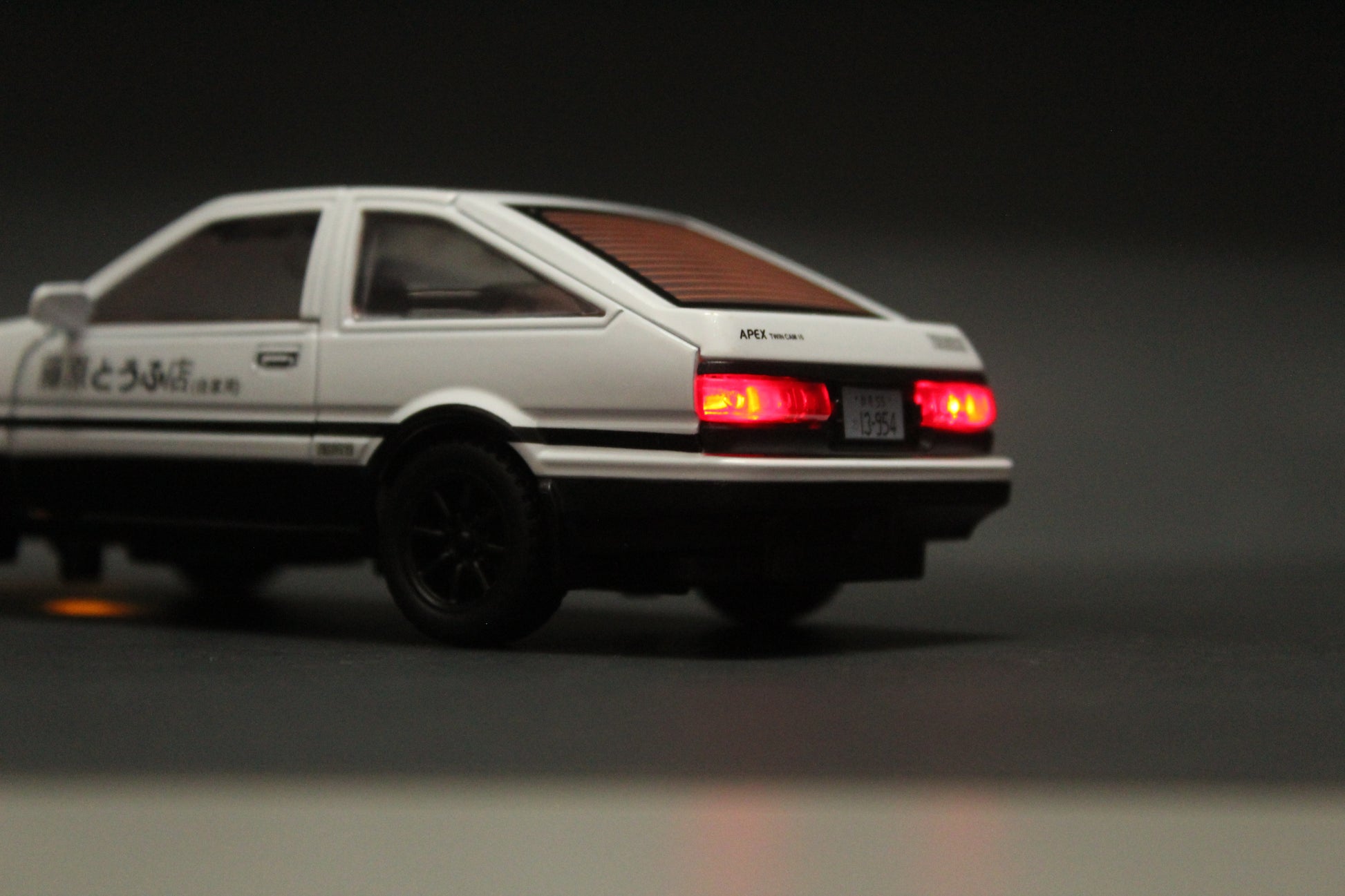 1:32 Toyota Trueno AE86 Diecast (White/black) -  Kunju Vandi  