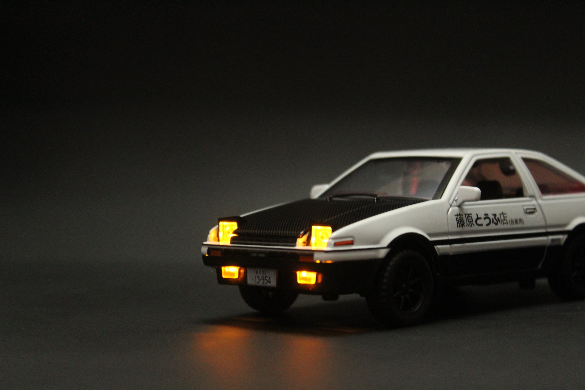 1:32 Toyota Trueno AE86 Diecast (White/black) -  Kunju Vandi  