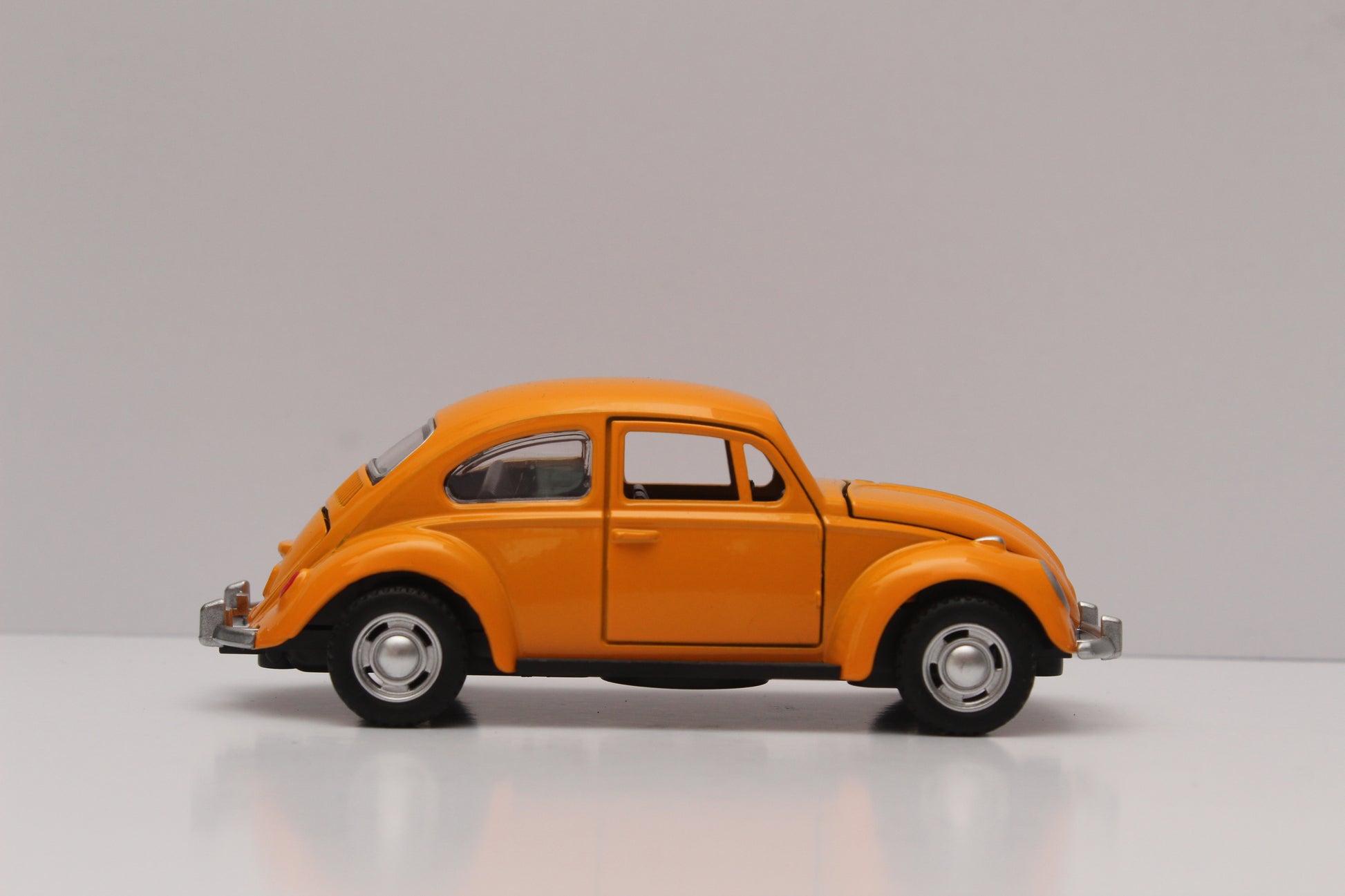 1:36 Beetle Metal Body Yellow Diecast -  Kunju Vandi  