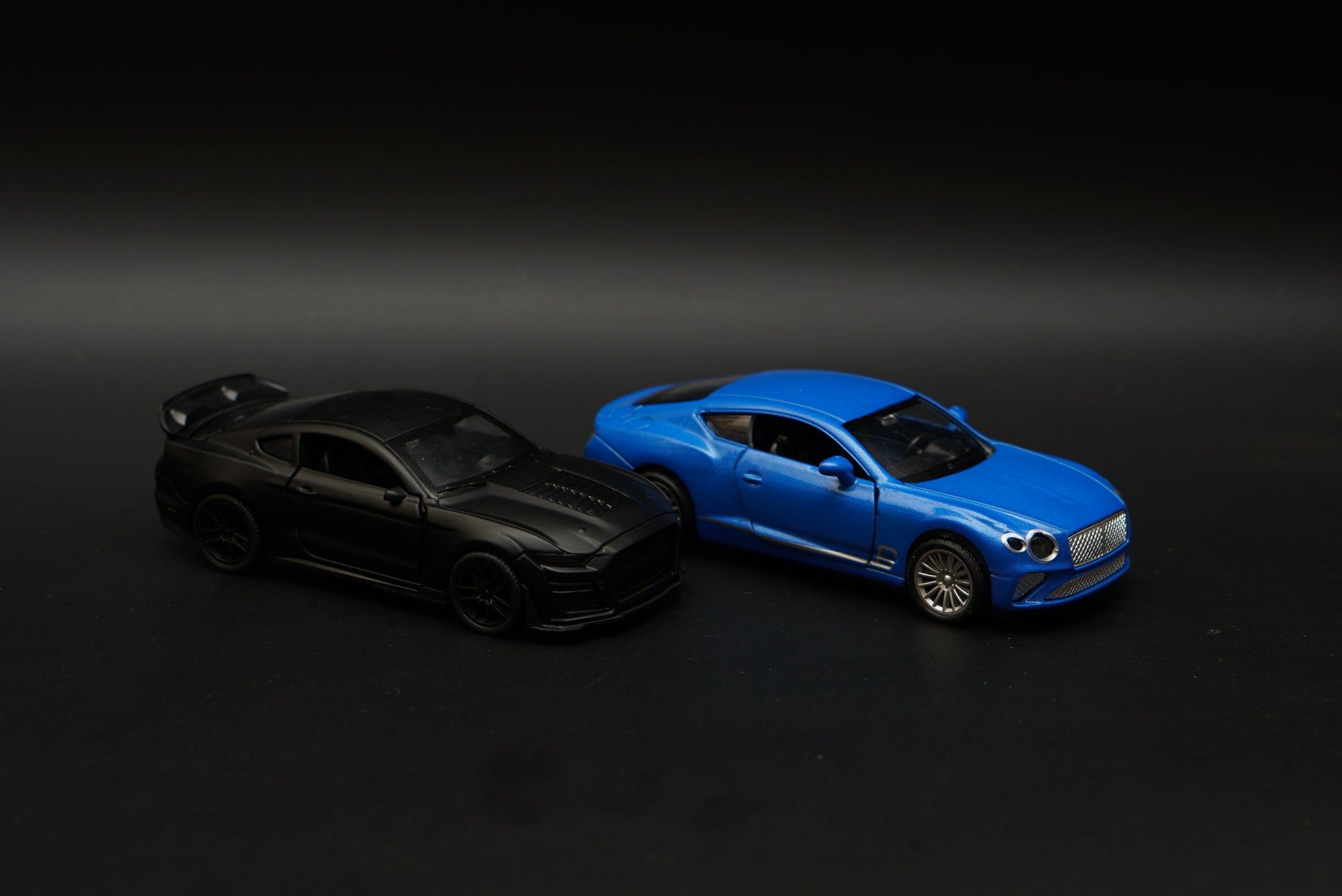 1:36 Bentley , Mustang Diecast Combo (Blue, Black) -  Kunju Vandi  