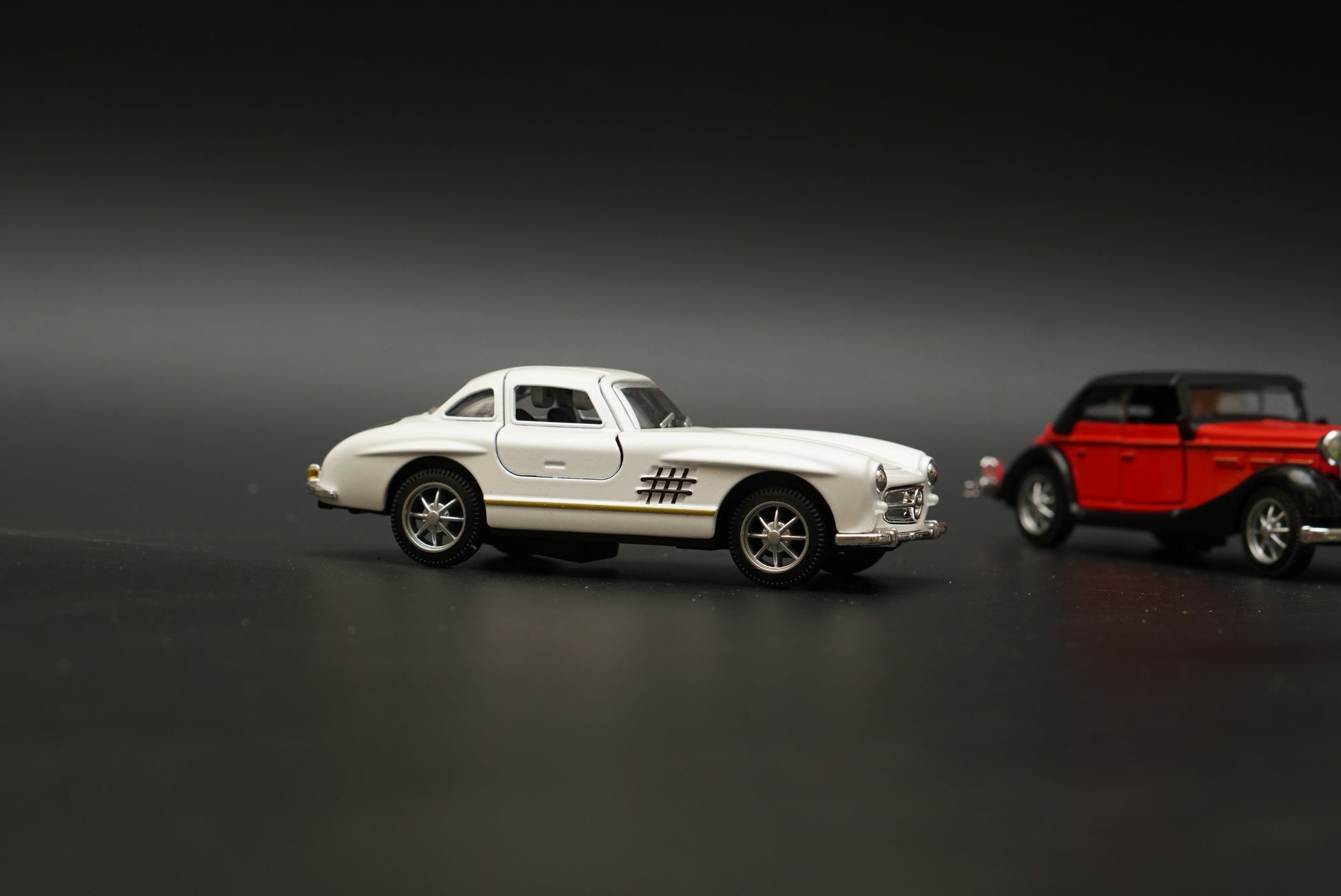 1:36 Benz 300SL, Horch Vintage  Diecast Combo (White,Red) -  Kunju Vandi  