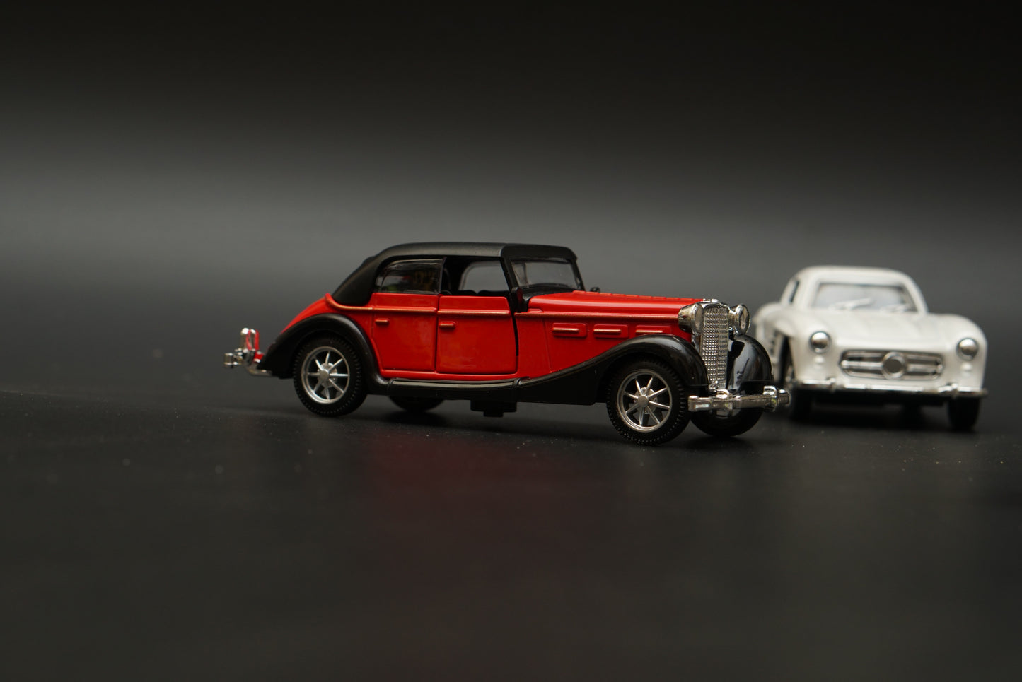 1:36 Benz 300SL, Horch Vintage  Diecast Combo (White,Red) -  Kunju Vandi  