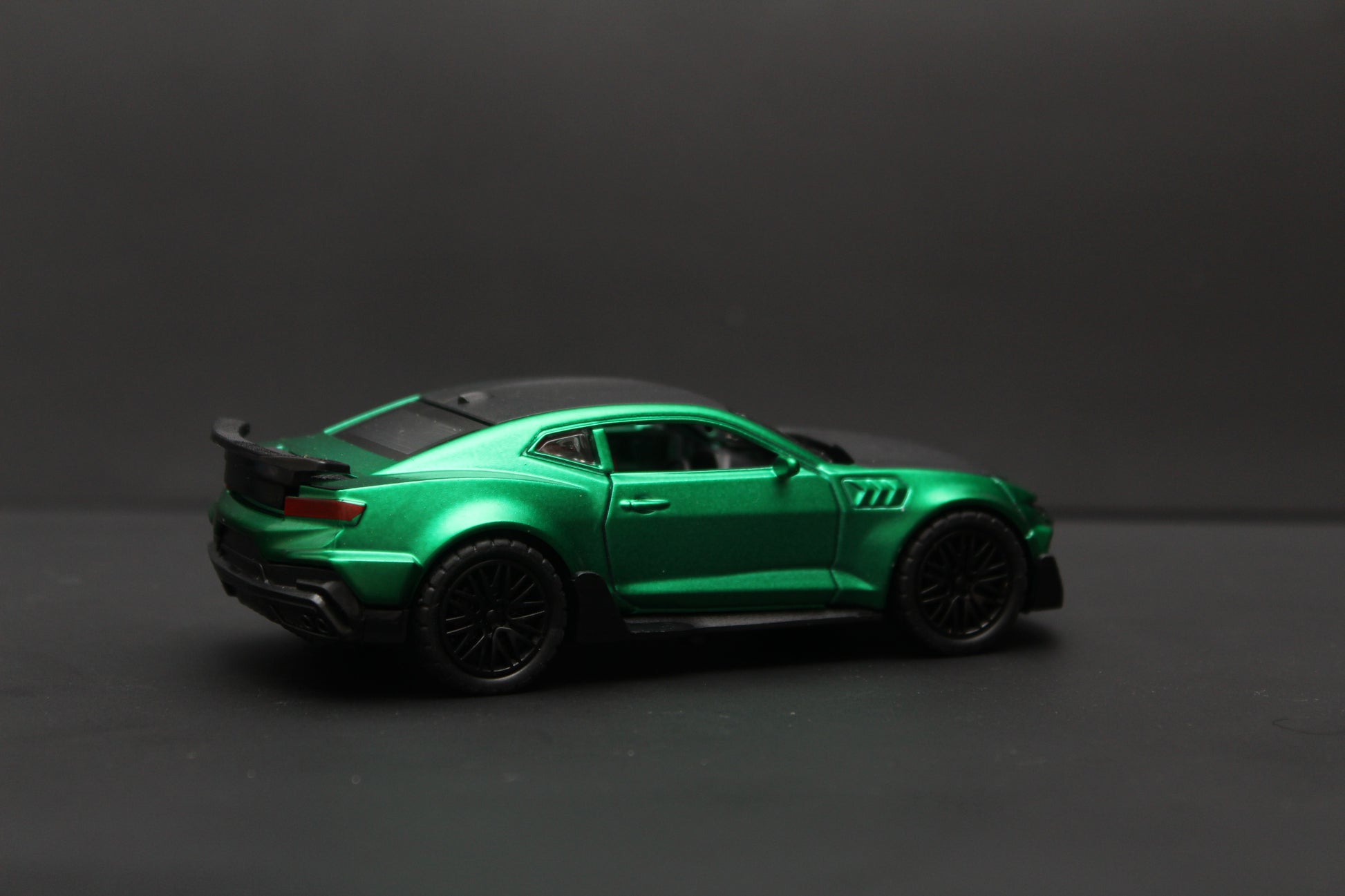 1:36 Camaro Diecast Green -  Kunju Vandi  