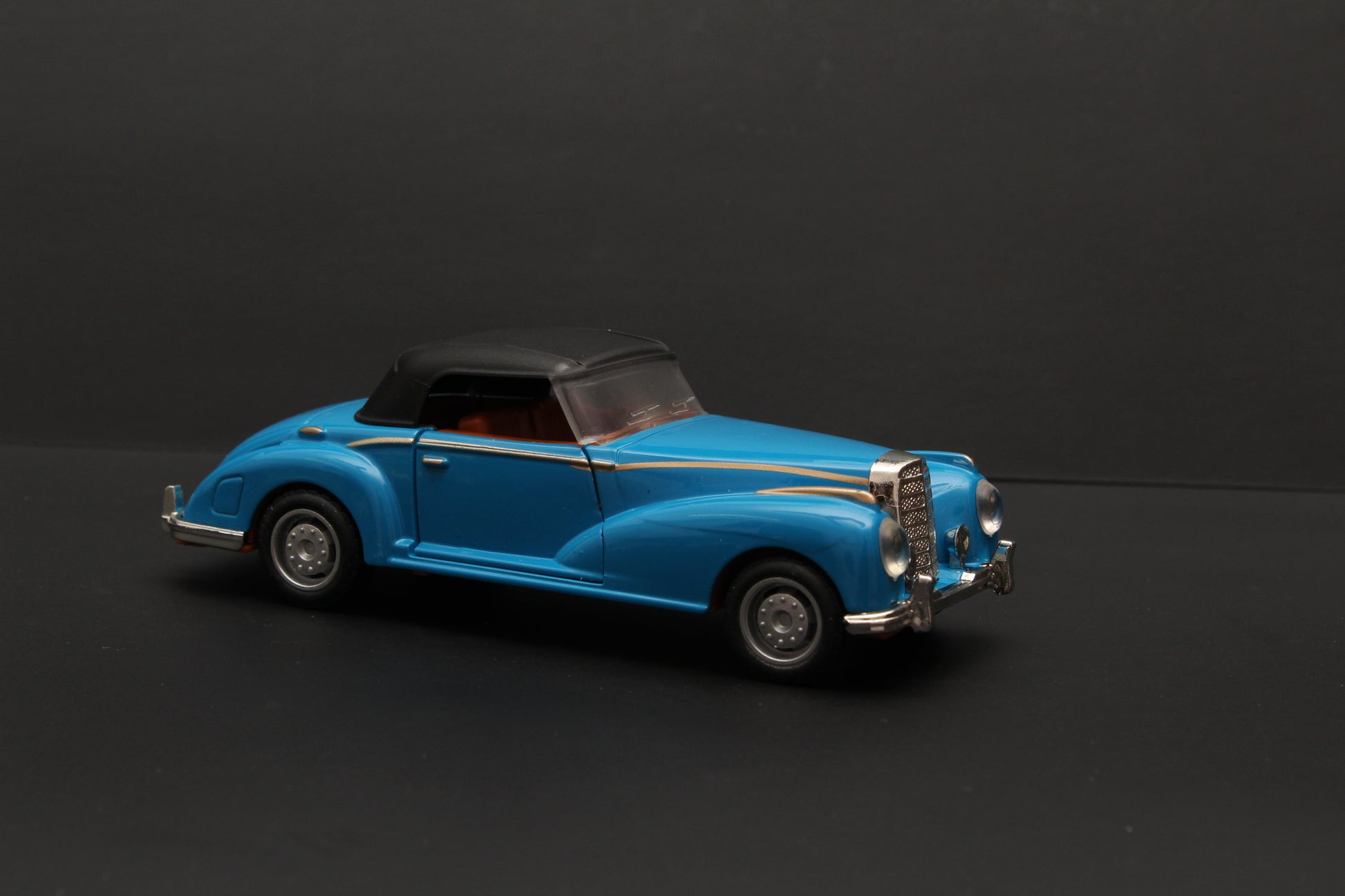 1:36 Classic Car Blue (Hard Top) -  Kunju Vandi  