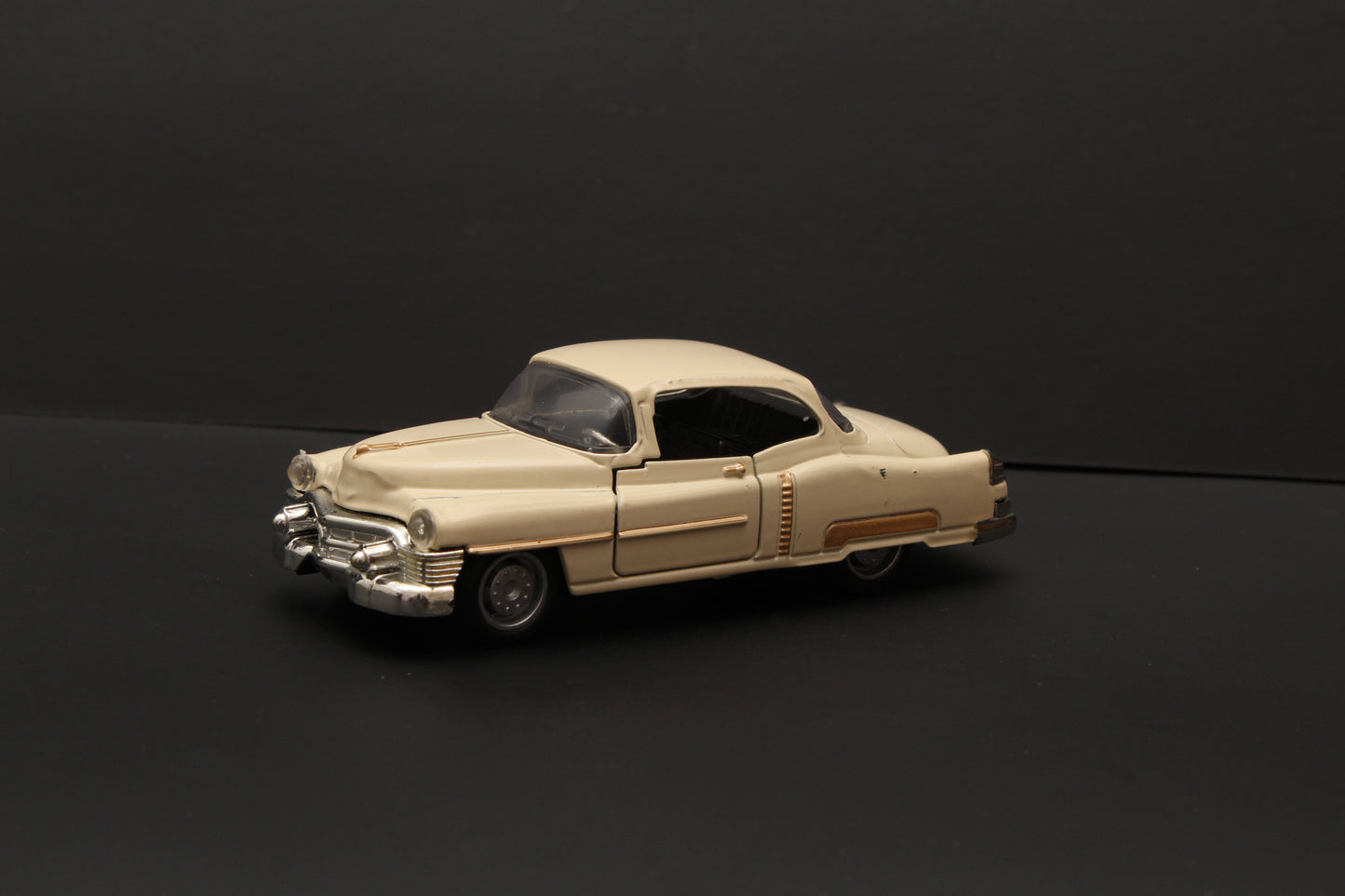 1:36 Classic Car Ivory -  Kunju Vandi  