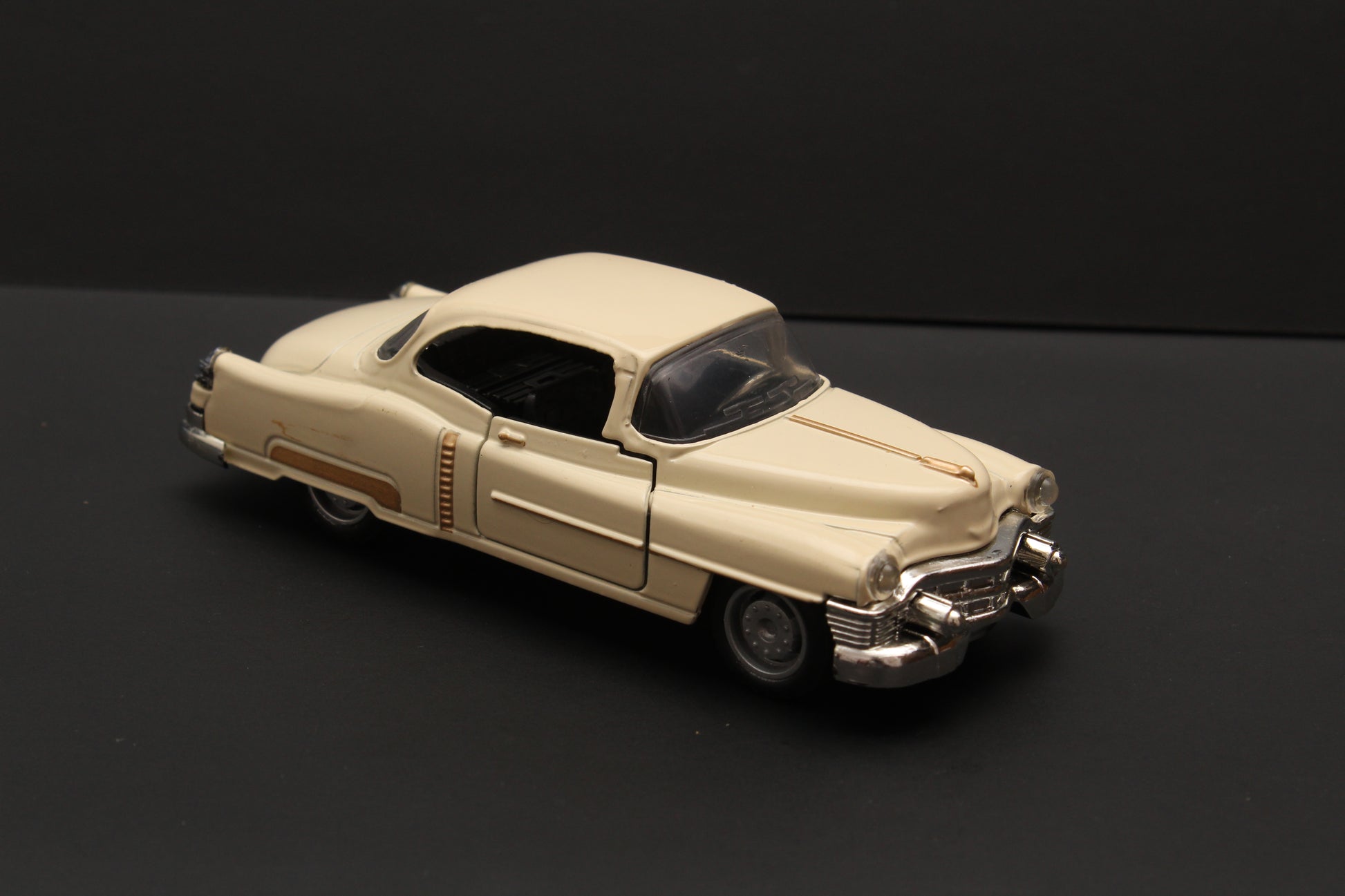 1:36 Classic Car Ivory -  Kunju Vandi  