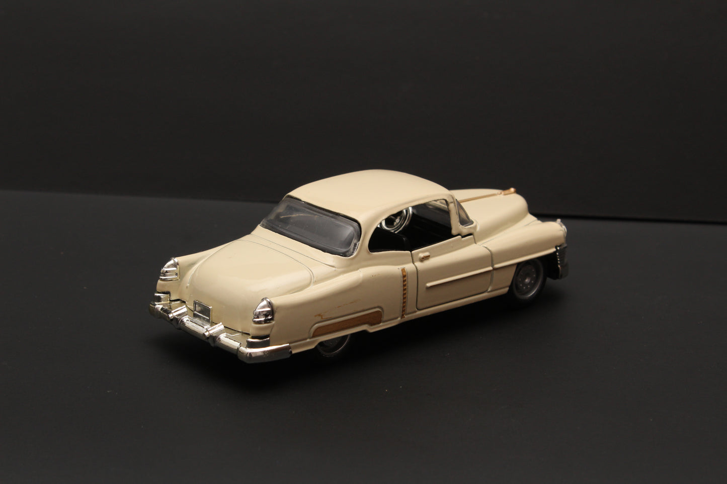 1:36 Classic Car Ivory -  Kunju Vandi  